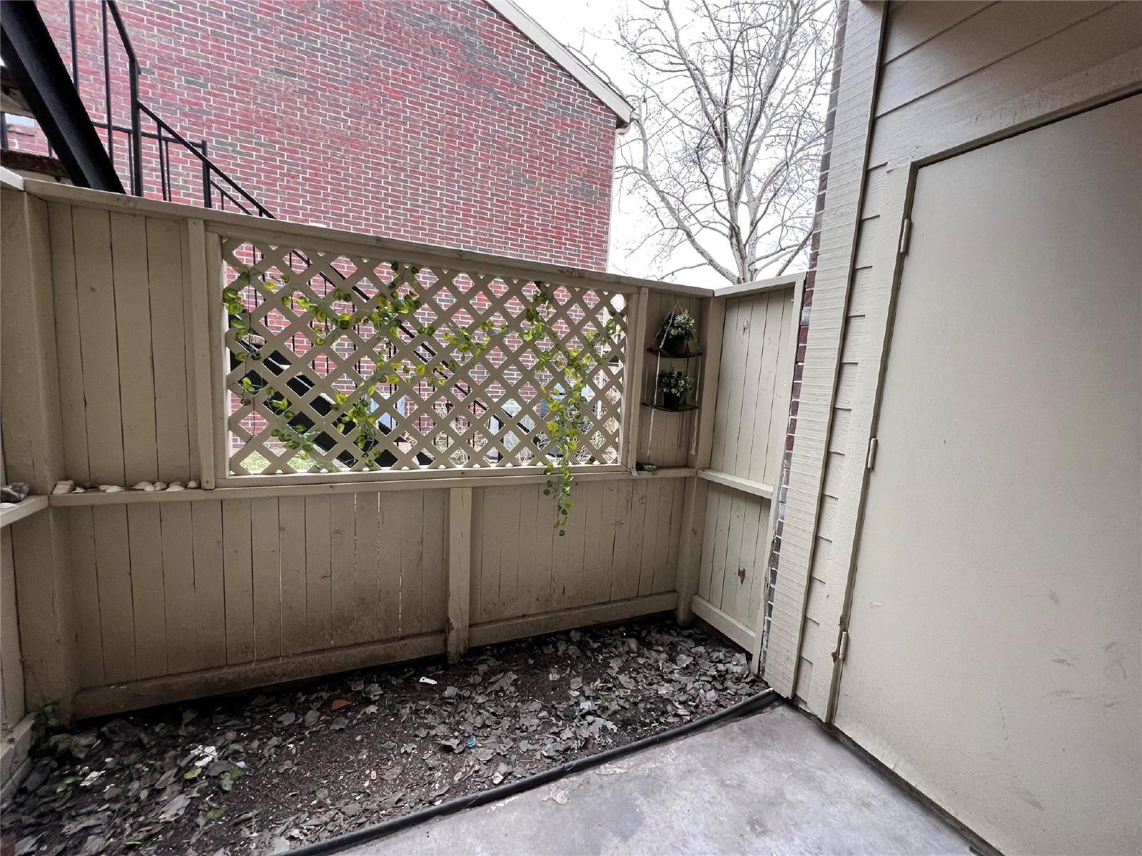 2 Bed Condo in 77054 Near Texas Medical Center + Gated Community property image