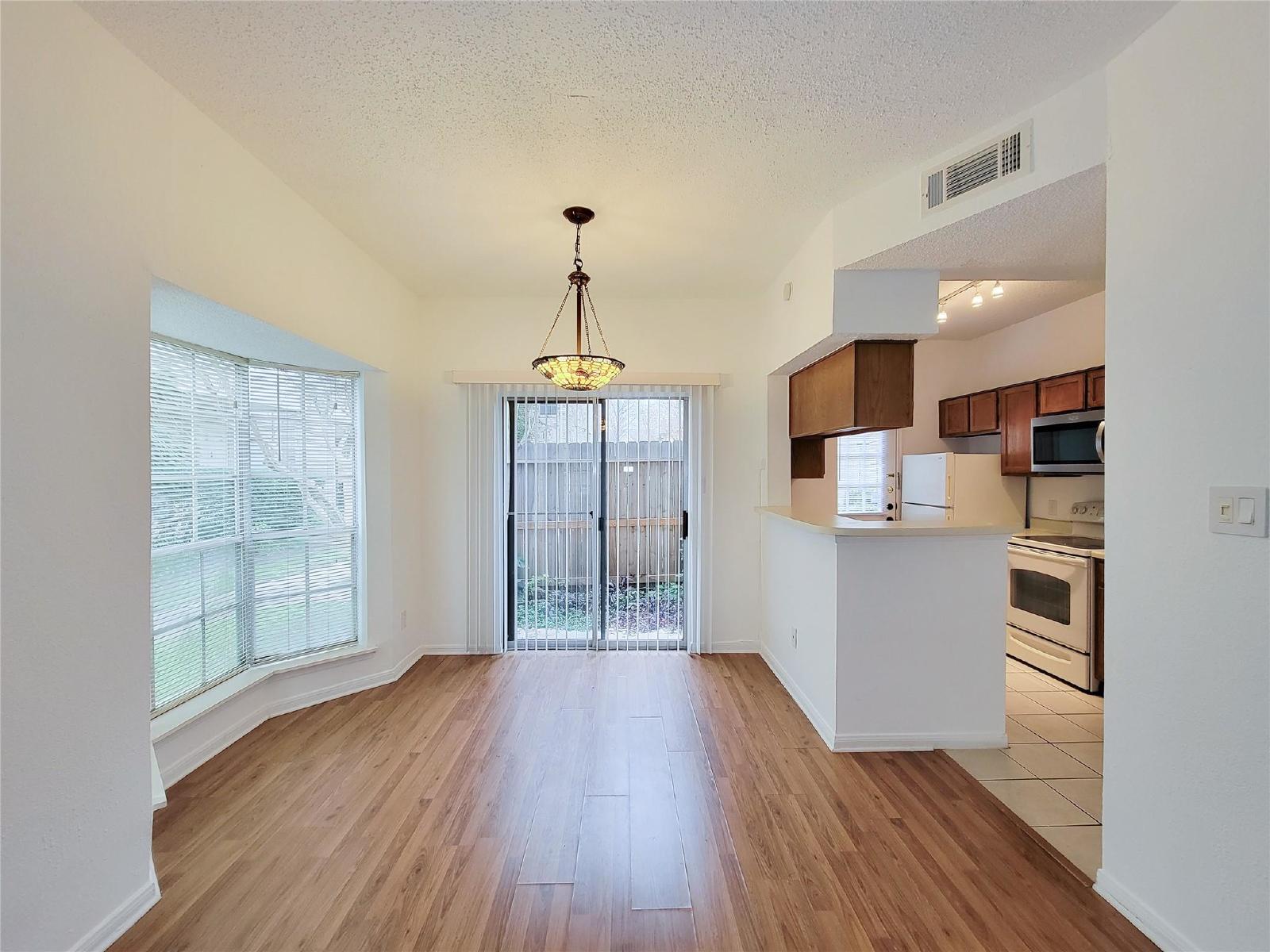2 Bed Condo in 77054 Near Medical Center + Gated Community property image