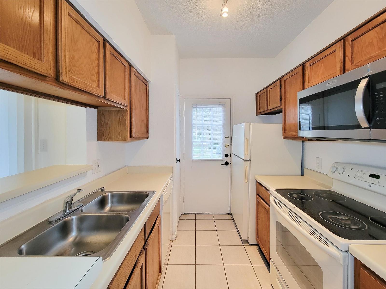 2 Bed Condo in 77054 Near Medical Center + Gated Community property image