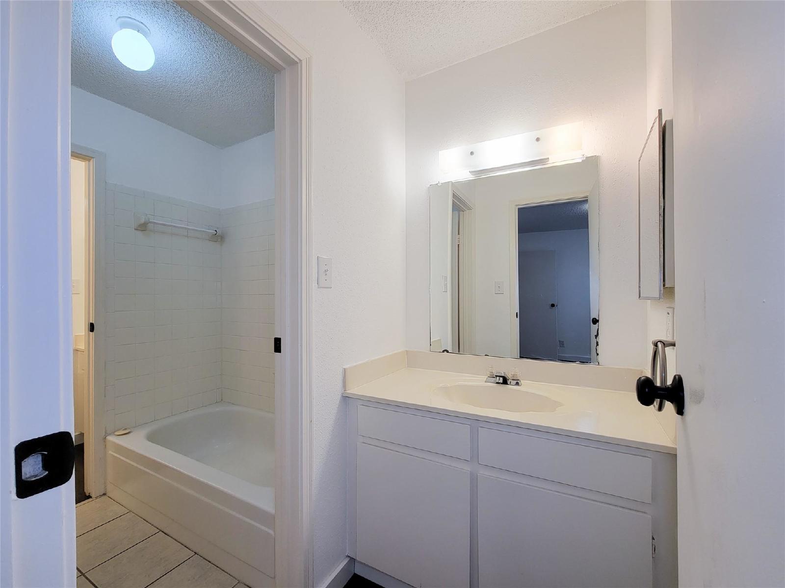 2 Bed Condo in 77054 Near Medical Center + Gated Community property image