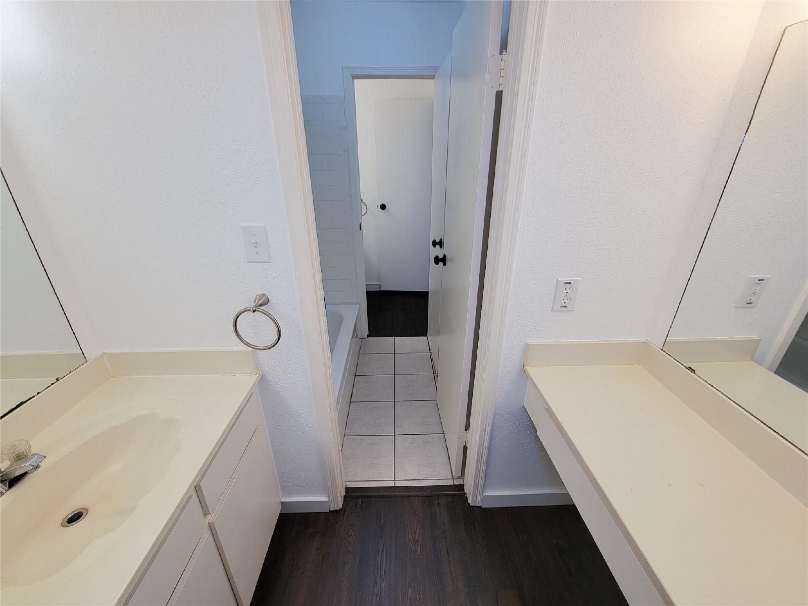 2 Bed Condo in 77054 Near Medical Center + Gated Community property image