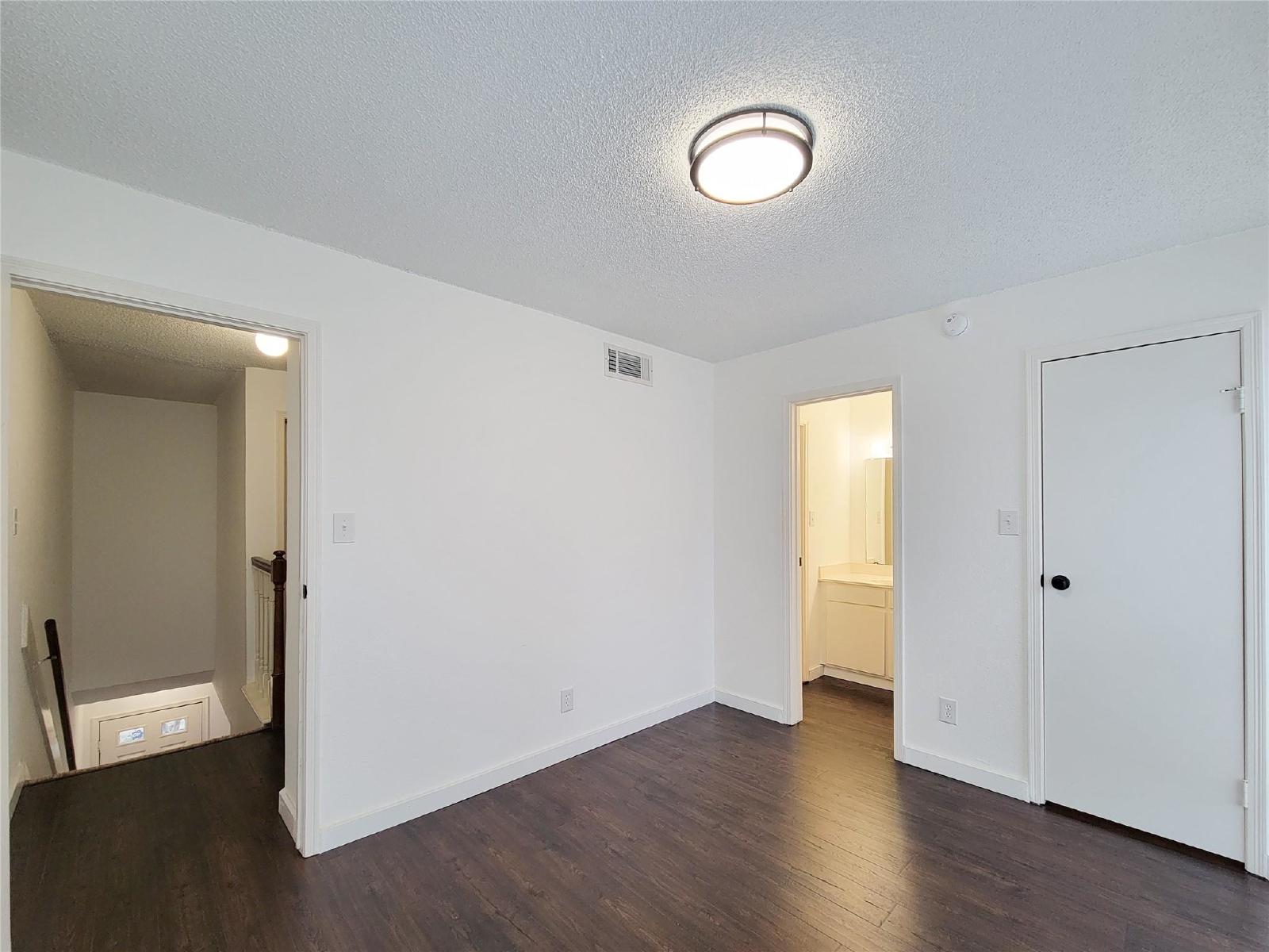 2 Bed Condo in 77054 Near Medical Center + Gated Community property image