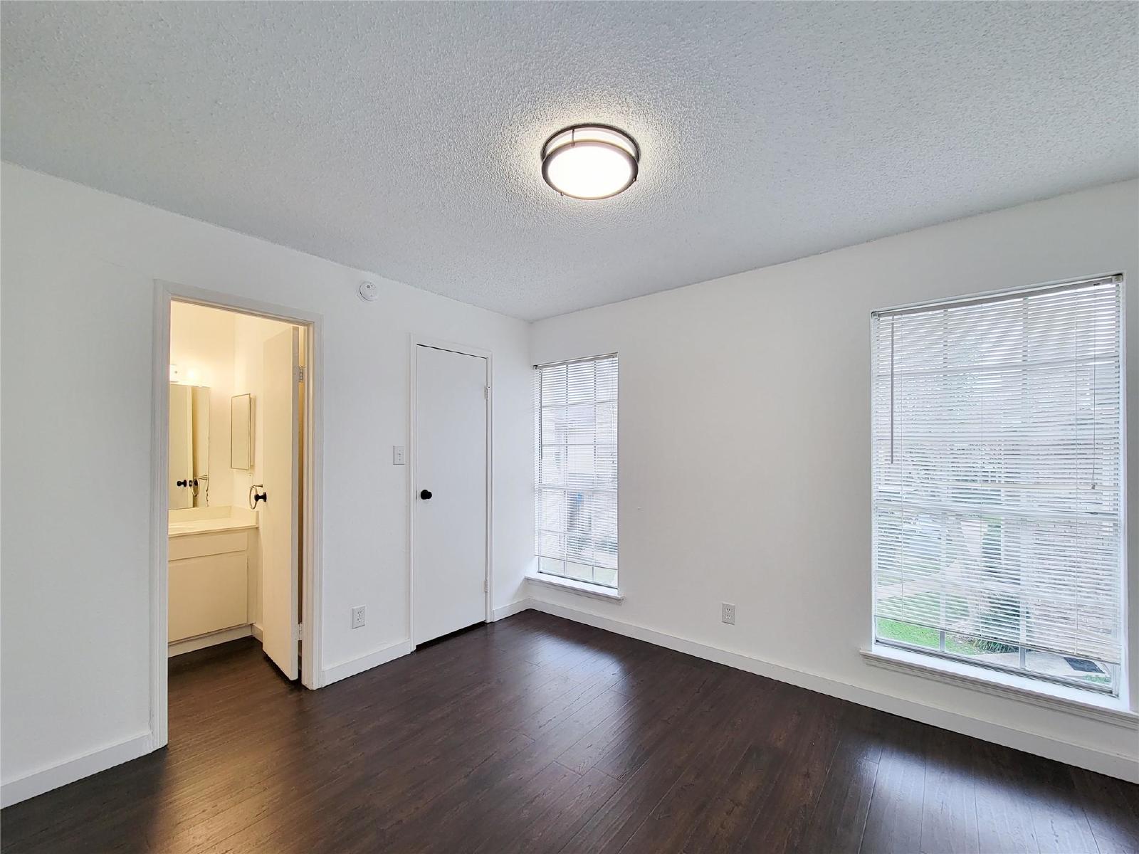 2 Bed Condo in 77054 Near Medical Center + Gated Community property image