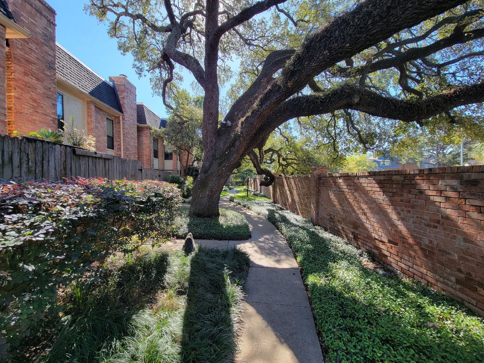 Luxury River Oaks Corner Condo with 24/7 Security & Walkable Location property image
