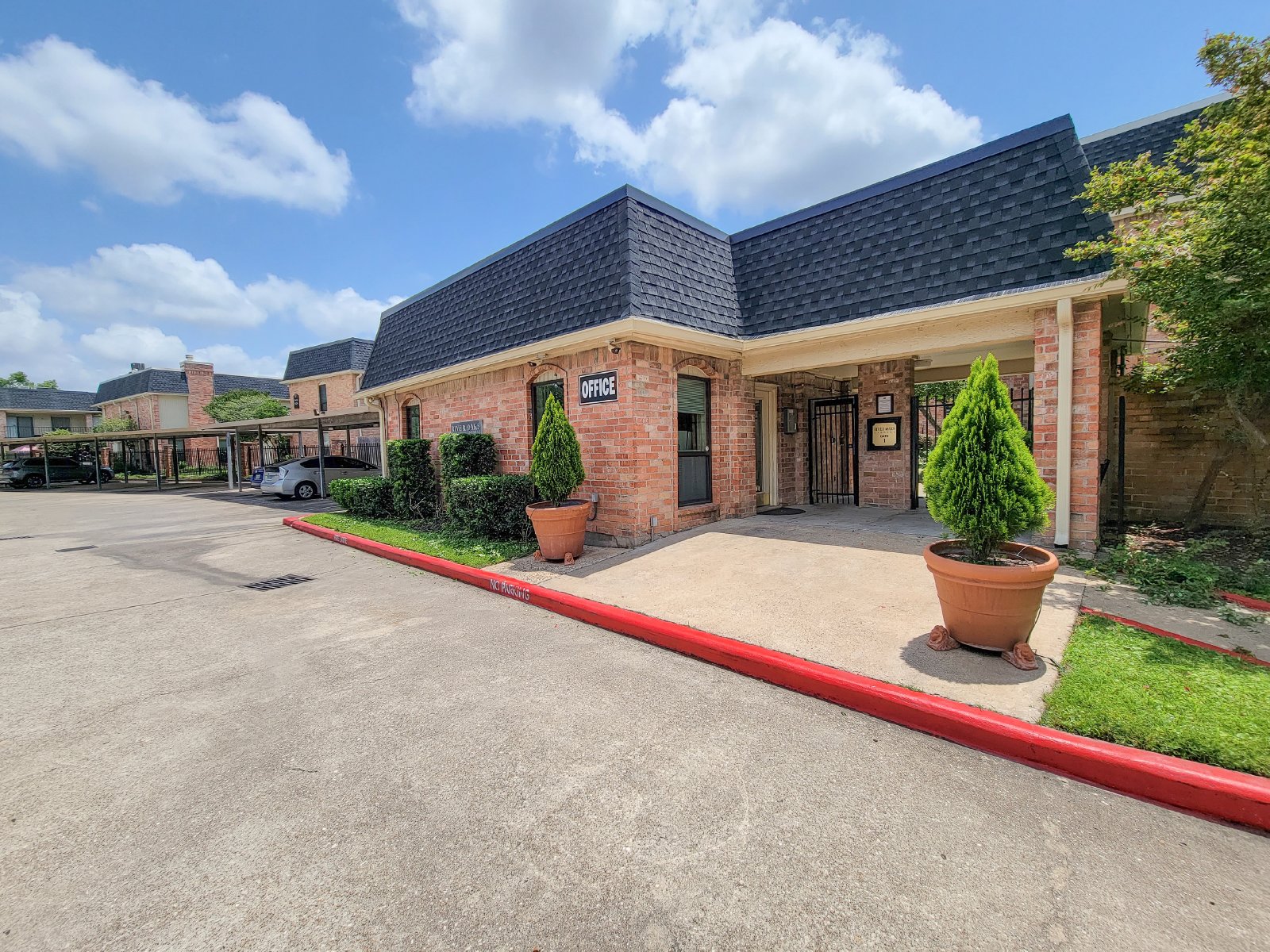 Luxury River Oaks Corner Condo with 24/7 Security & Walkable Location property image