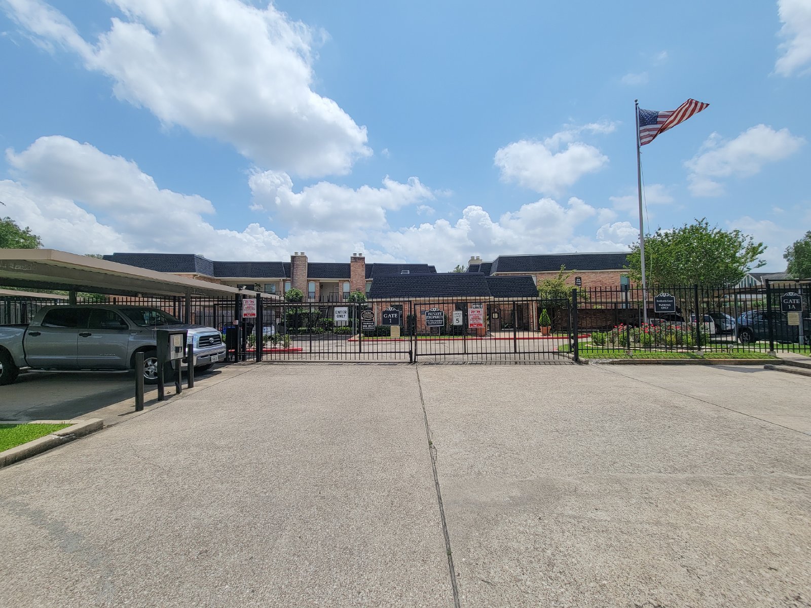Luxury River Oaks Corner Condo with 24/7 Security & Walkable Location property image