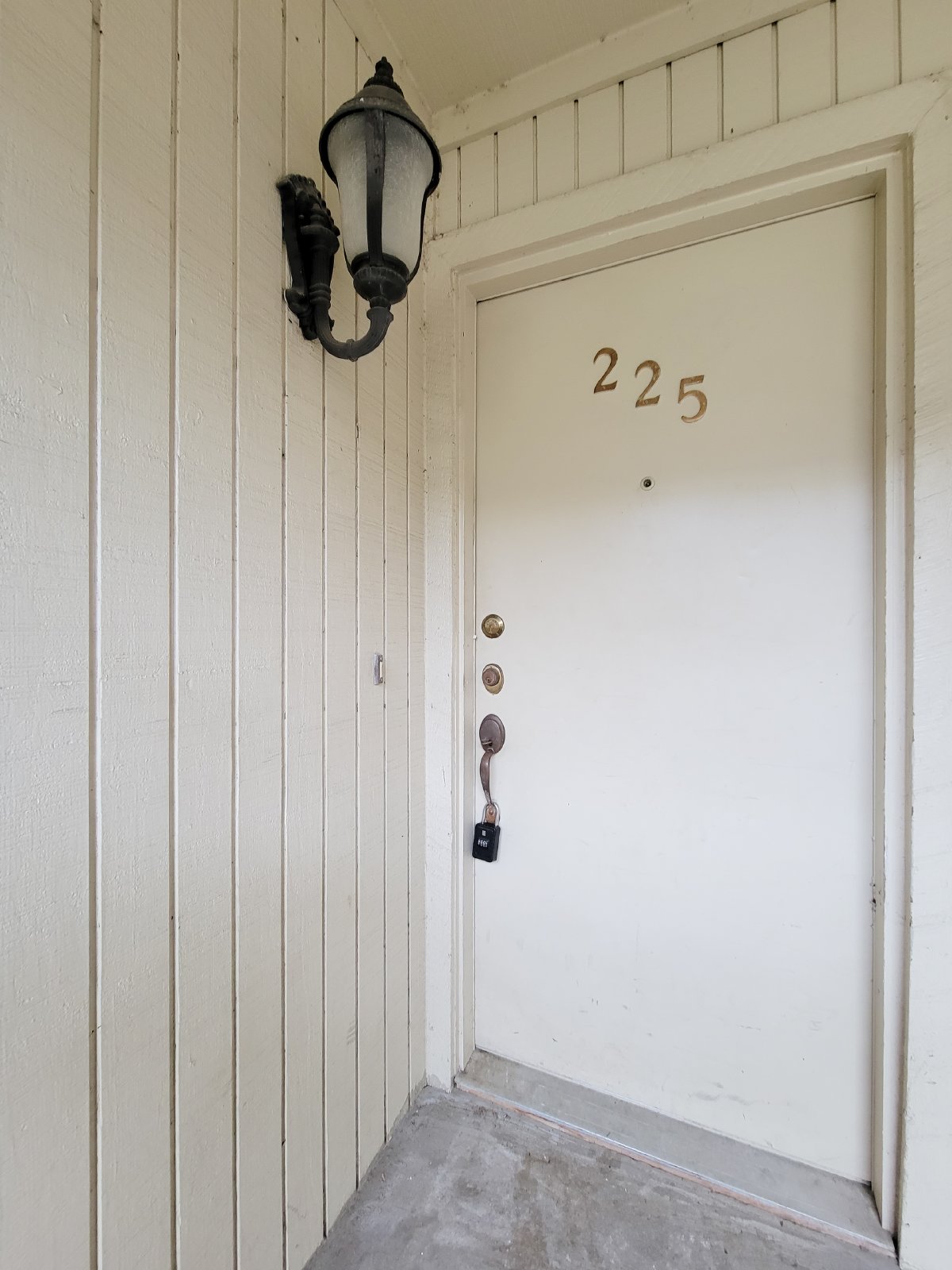 Luxury River Oaks Corner Condo with 24/7 Security & Walkable Location property image
