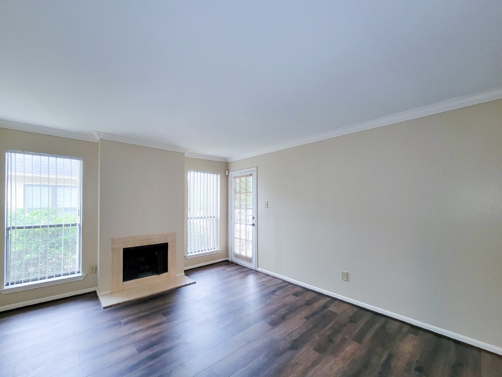 Luxury River Oaks Corner Condo with 24/7 Security & Walkable Location property image