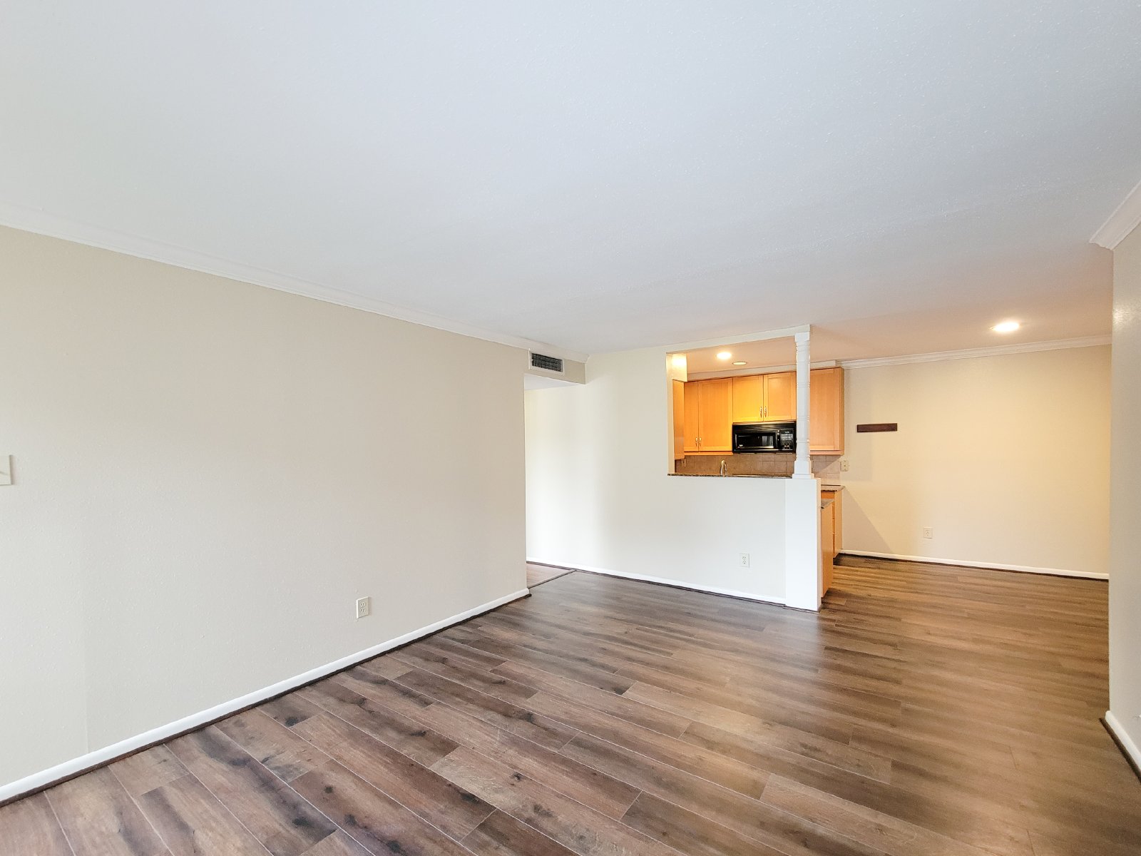 Luxury River Oaks Corner Condo with 24/7 Security & Walkable Location property image