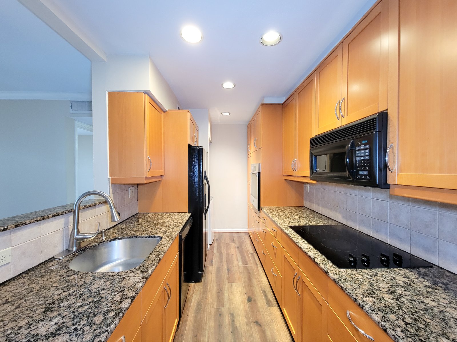 Luxury River Oaks Corner Condo with 24/7 Security & Walkable Location property image