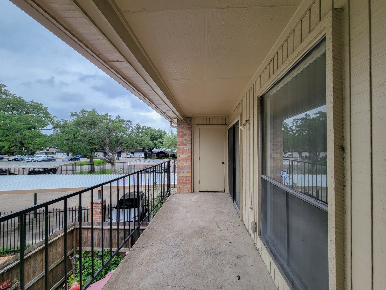 Luxury River Oaks Corner Condo with 24/7 Security & Walkable Location property image