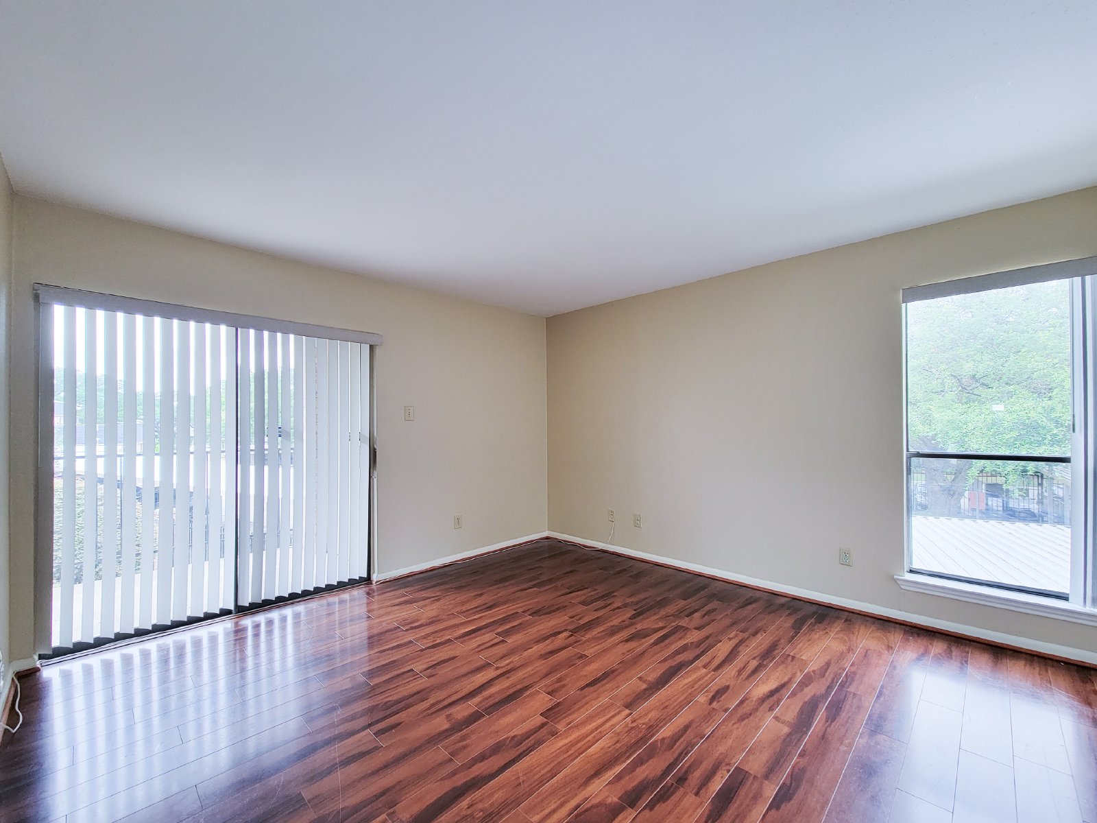Luxury River Oaks Corner Condo with 24/7 Security & Walkable Location property image