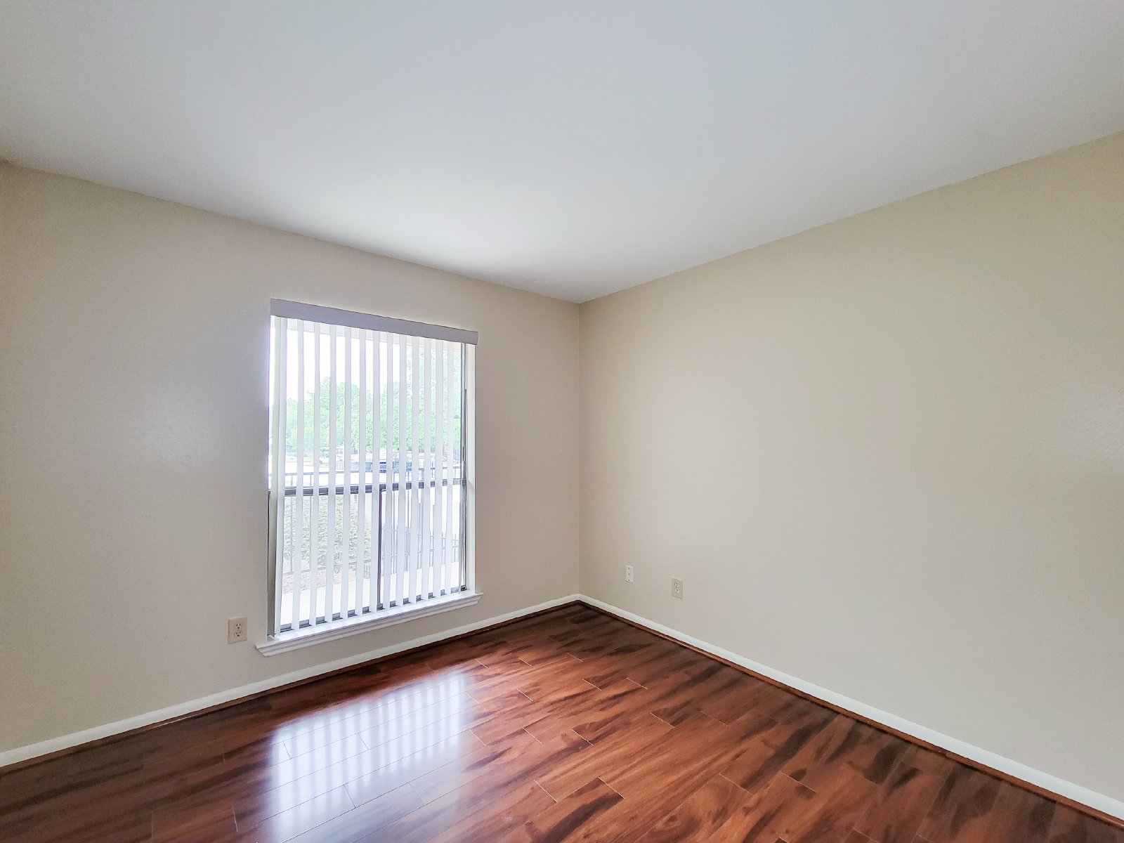 Luxury River Oaks Corner Condo with 24/7 Security & Walkable Location property image