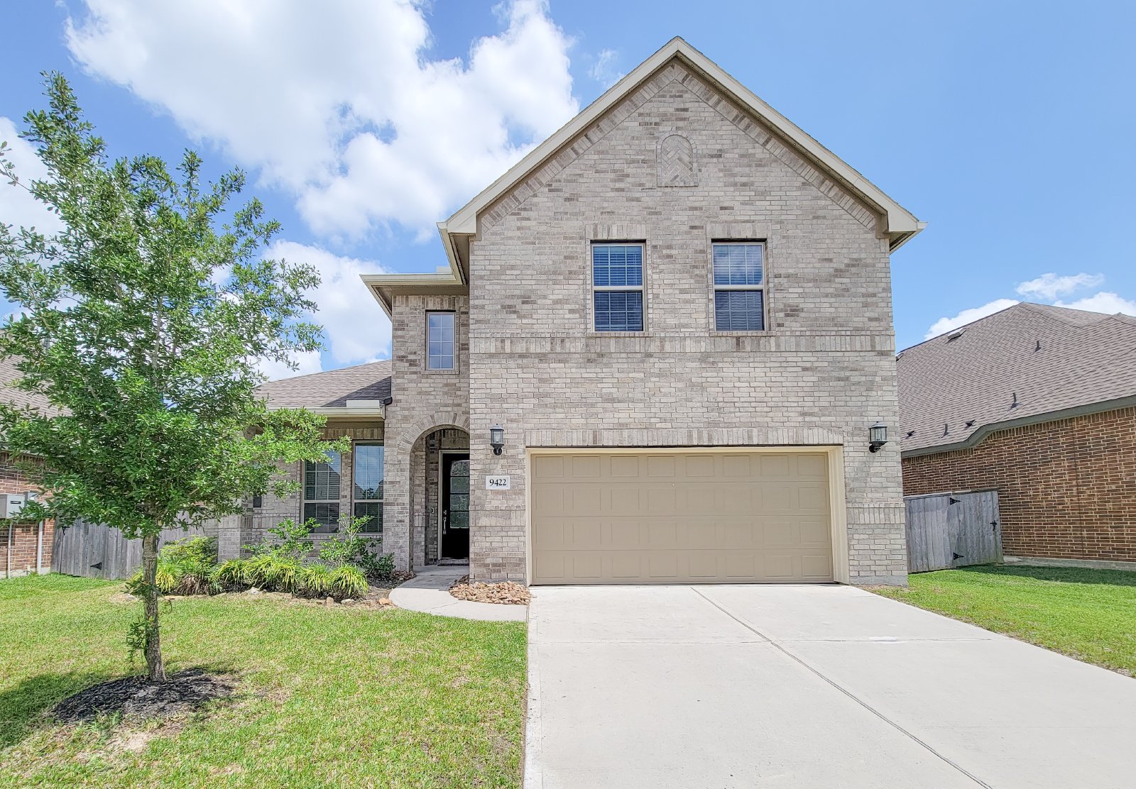 Beautiful 2-story home in Royal Brook at Kingwood featuring 4 bedrooms and 2.5 bathrooms property image