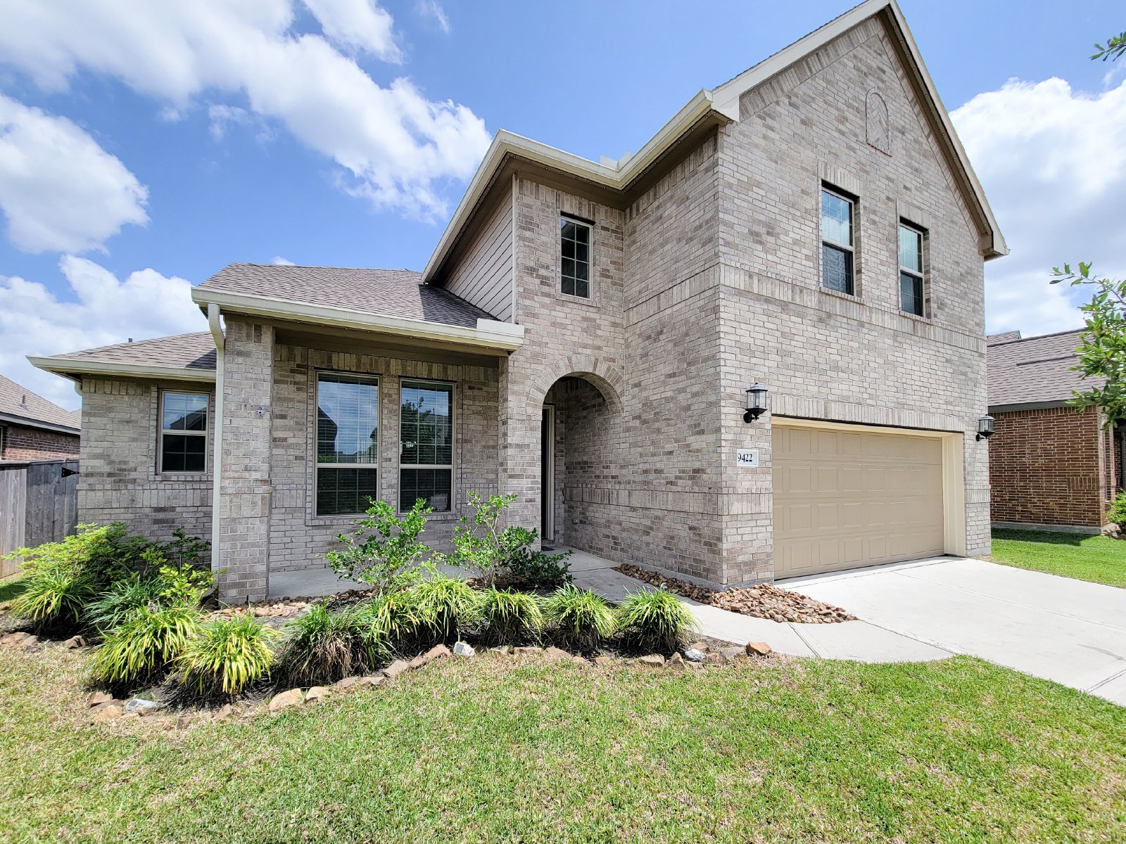 Beautiful 2-story home in Royal Brook at Kingwood featuring 4 bedrooms and 2.5 bathrooms property image