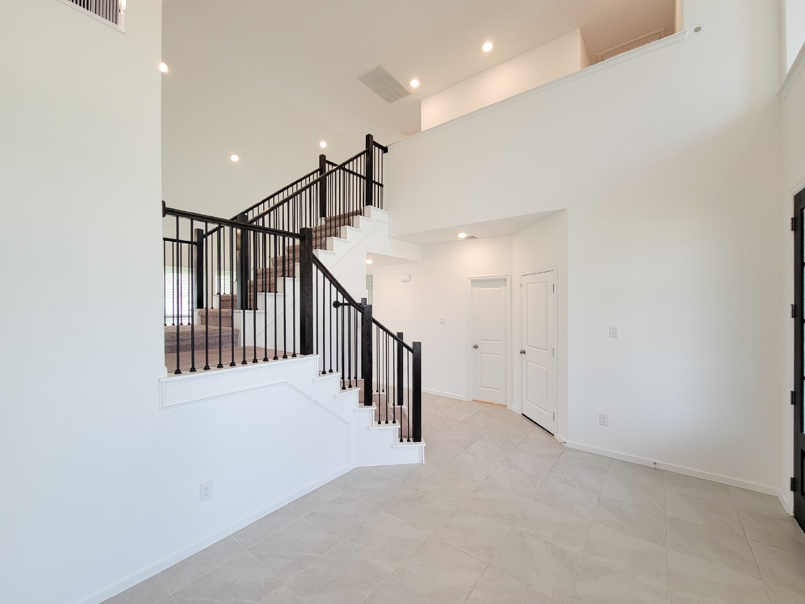 Beautiful 2-story home in Royal Brook at Kingwood featuring 4 bedrooms and 2.5 bathrooms property image