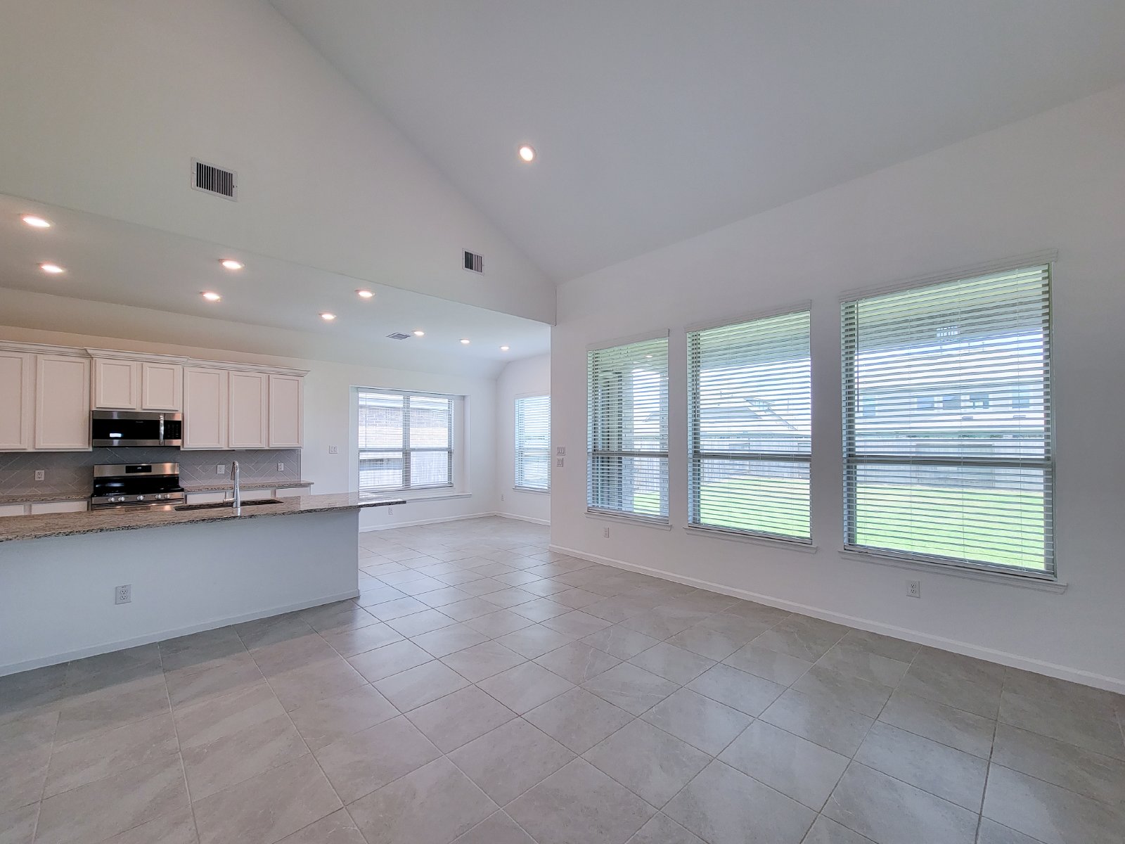 Beautiful 2-story home in Royal Brook at Kingwood featuring 4 bedrooms and 2.5 bathrooms property image