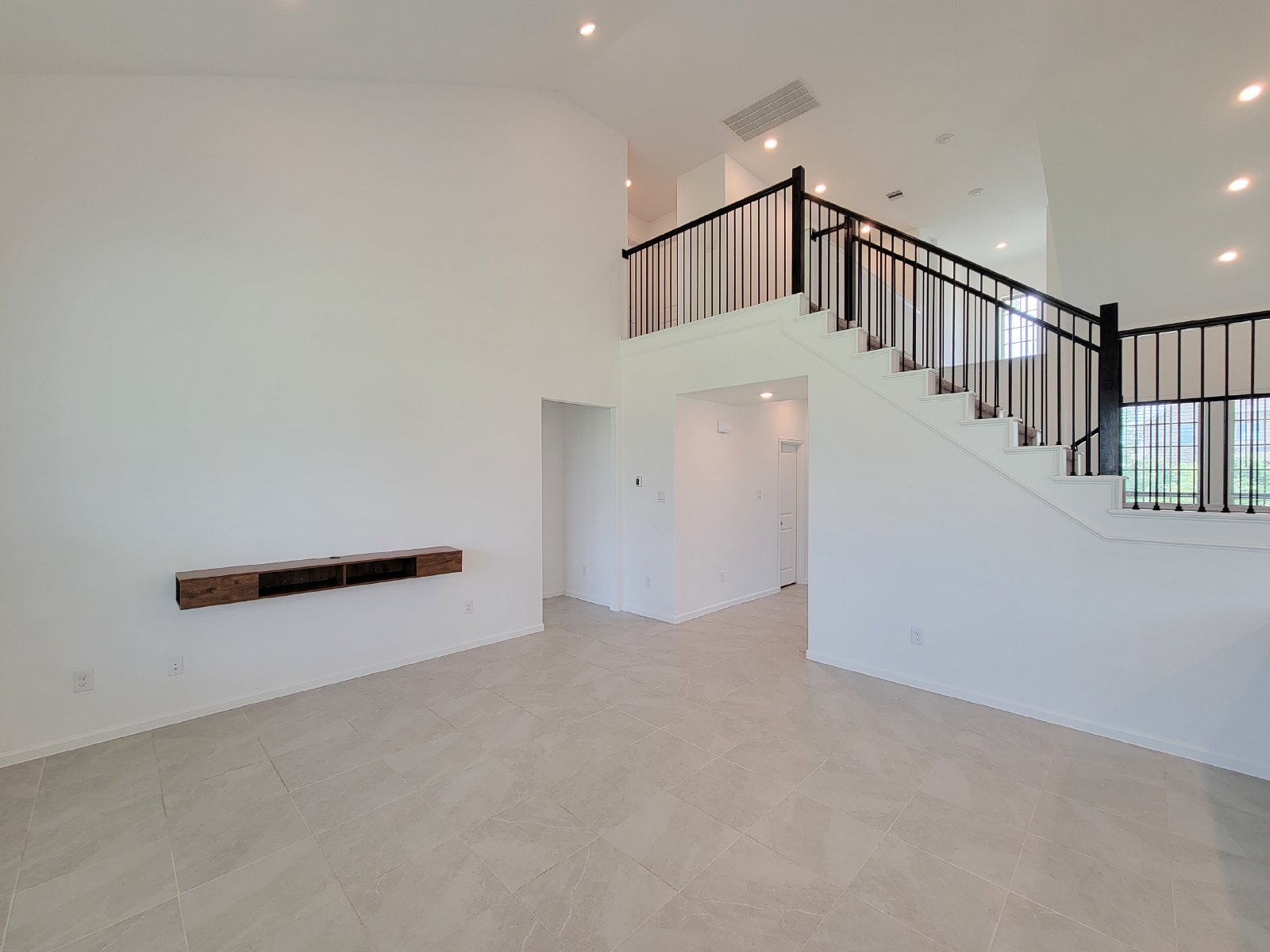 Beautiful 2-story home in Royal Brook at Kingwood featuring 4 bedrooms and 2.5 bathrooms property image