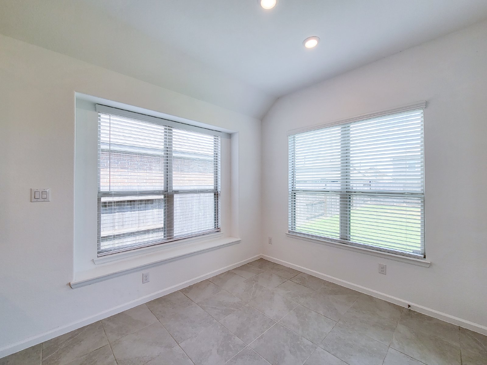 Beautiful 2-story home in Royal Brook at Kingwood featuring 4 bedrooms and 2.5 bathrooms property image