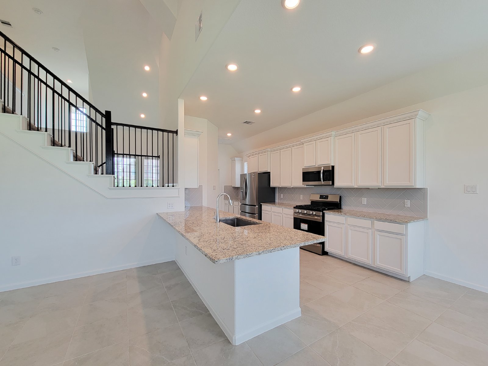 Beautiful 2-story home in Royal Brook at Kingwood featuring 4 bedrooms and 2.5 bathrooms property image