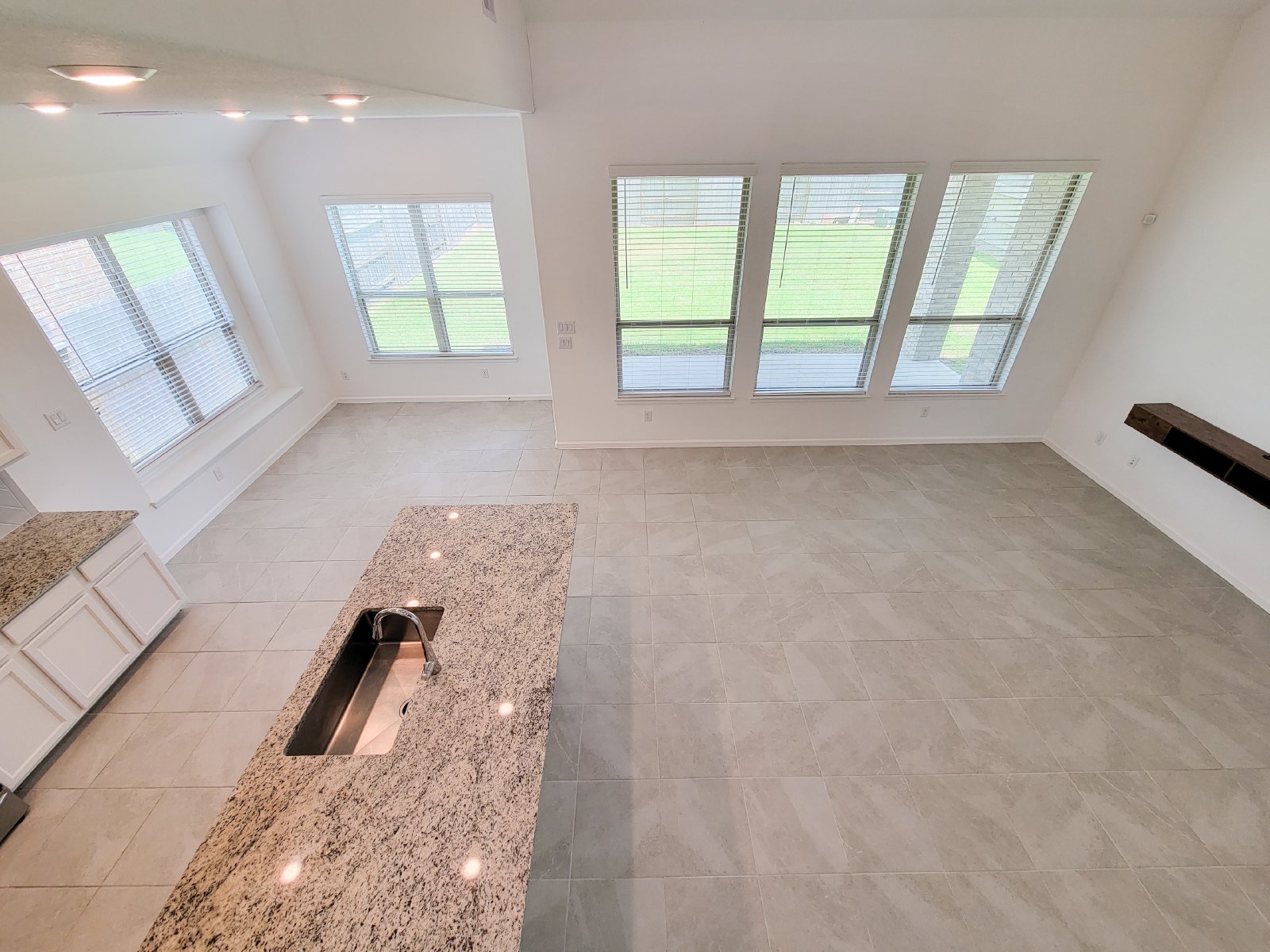 Beautiful 2-story home in Royal Brook at Kingwood featuring 4 bedrooms and 2.5 bathrooms property image