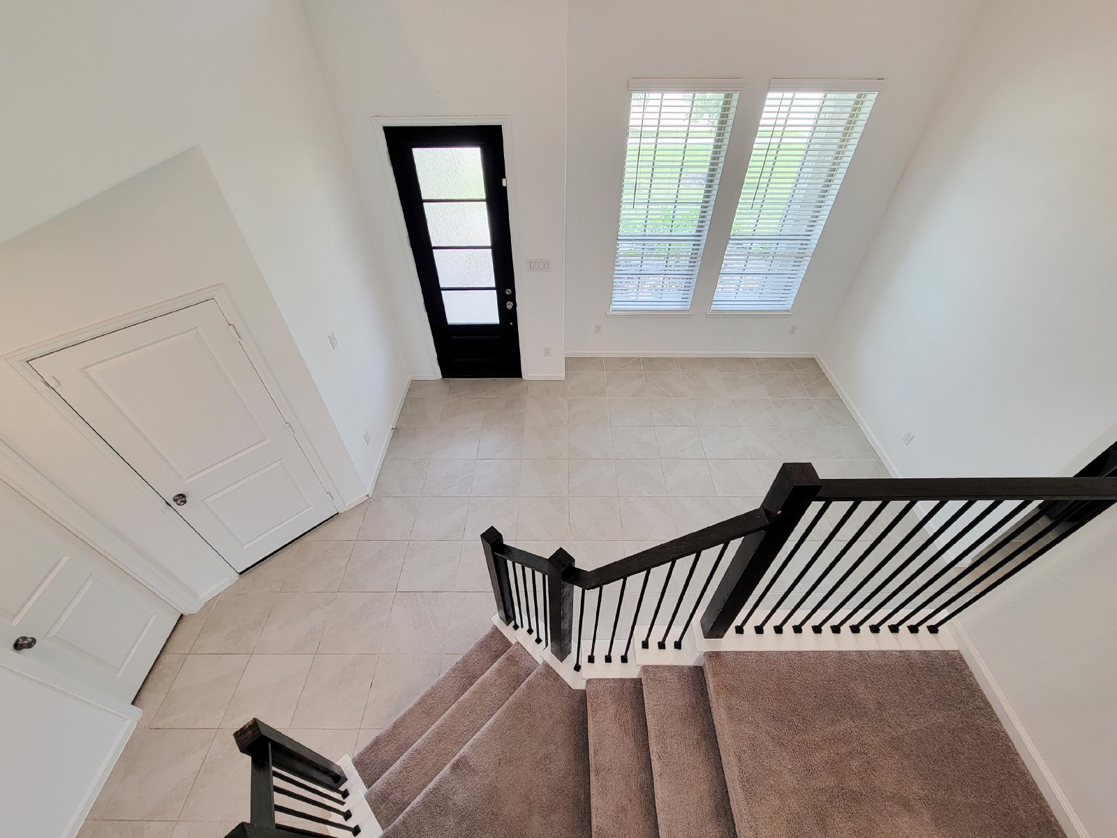 Beautiful 2-story home in Royal Brook at Kingwood featuring 4 bedrooms and 2.5 bathrooms property image