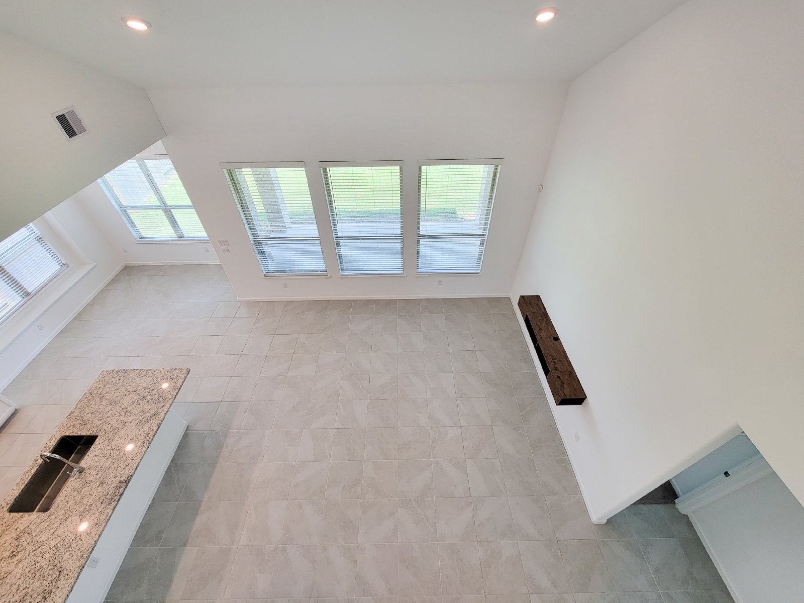 Beautiful 2-story home in Royal Brook at Kingwood featuring 4 bedrooms and 2.5 bathrooms property image