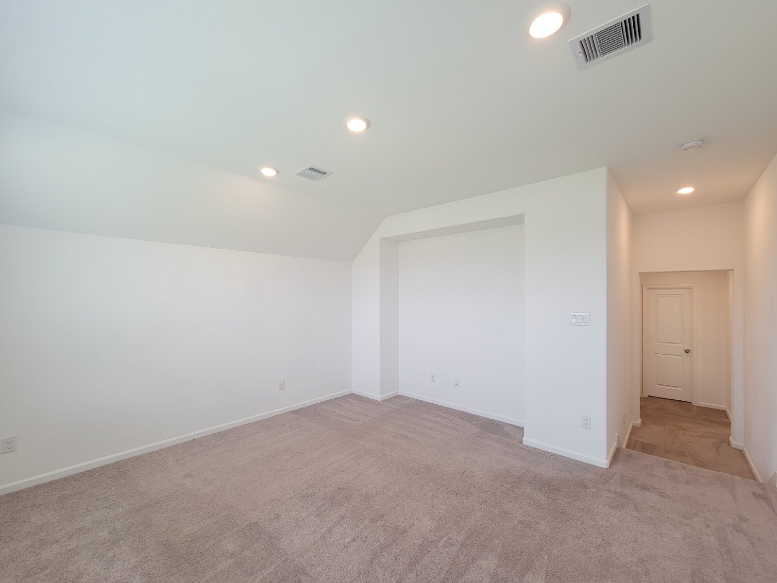 Beautiful 2-story home in Royal Brook at Kingwood featuring 4 bedrooms and 2.5 bathrooms property image