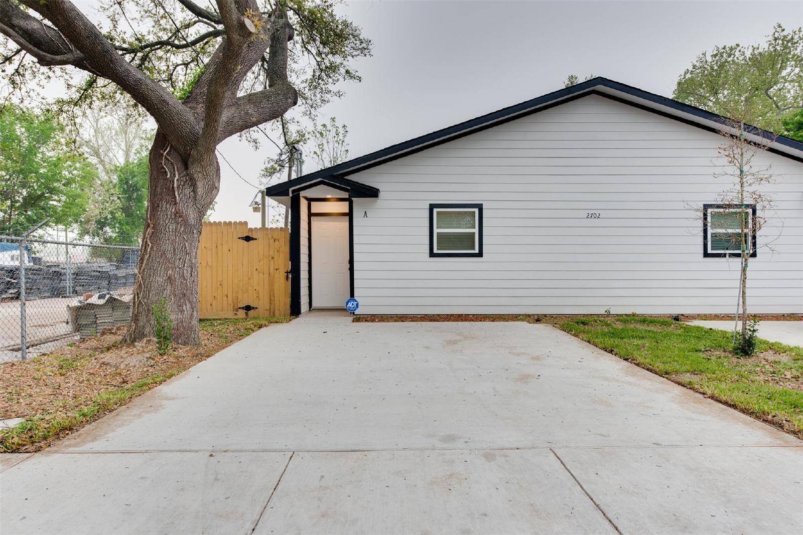 3 Bedroom Duplex Unit in North Houston 77026 Near I-69 & I-610 property image