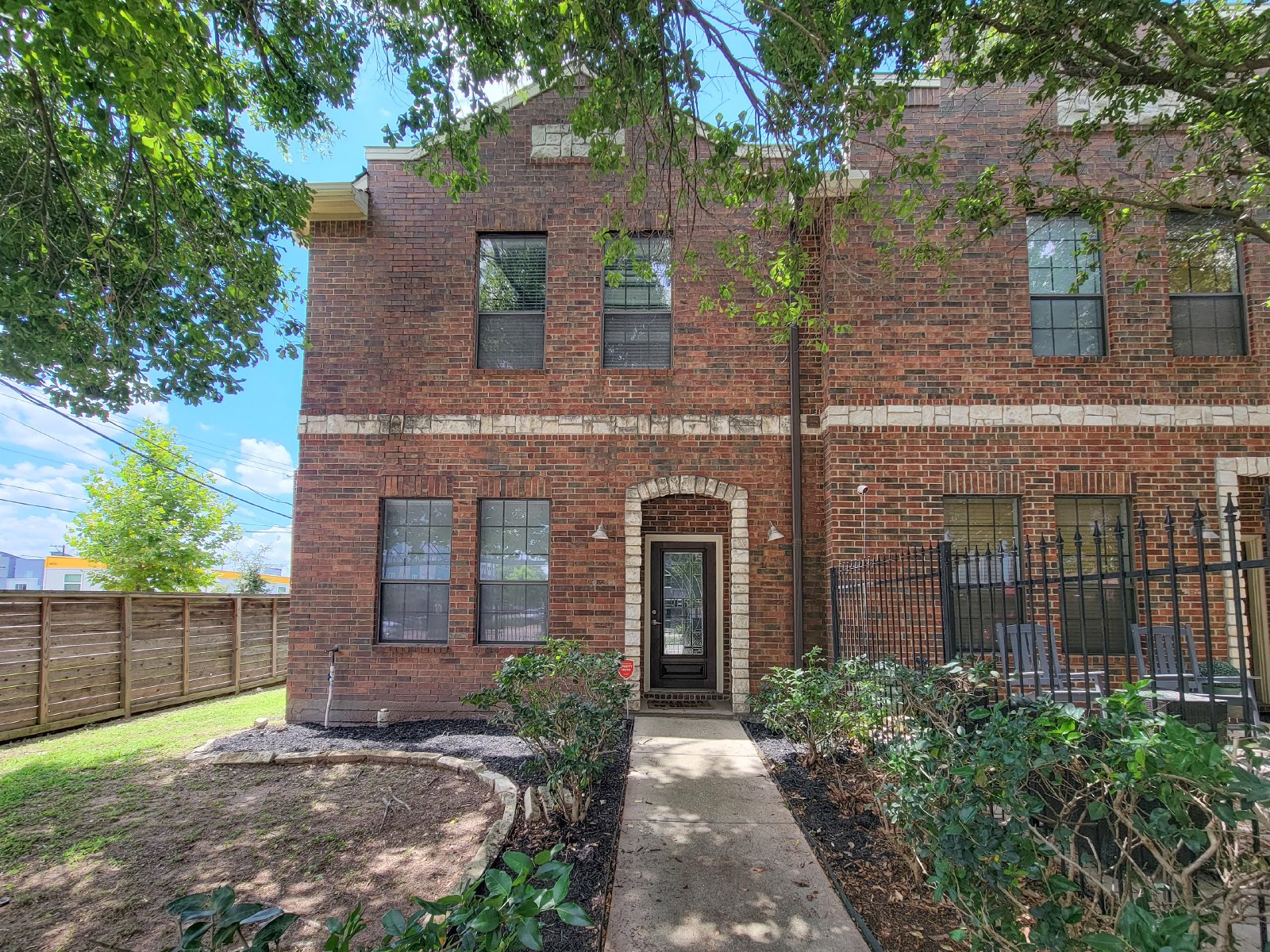3 Bed Townhome in 77003 Near Minute Maid Park + First-Floor Living property image