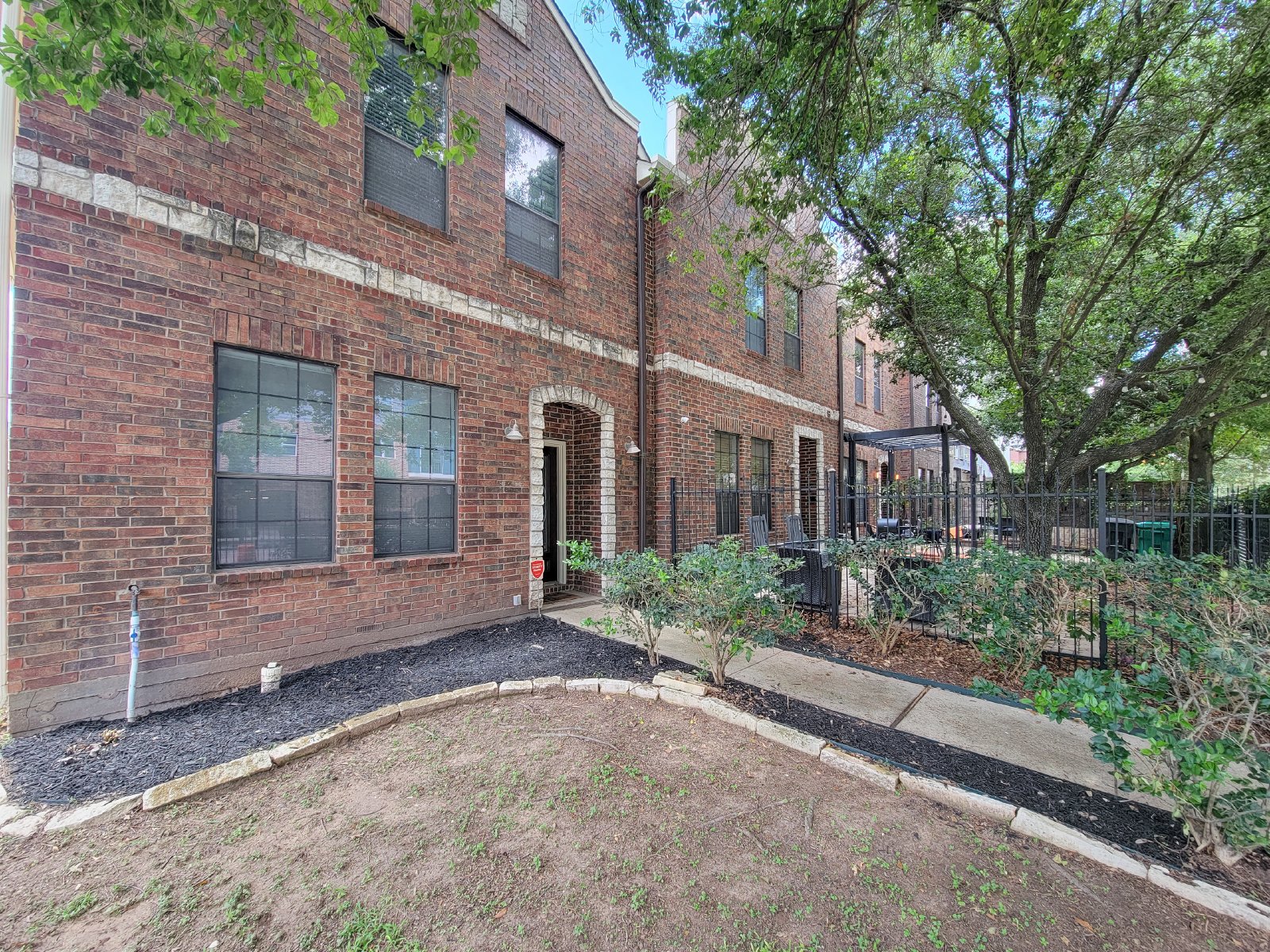 3 Bed Townhome in 77003 Near Minute Maid Park + First-Floor Living property image