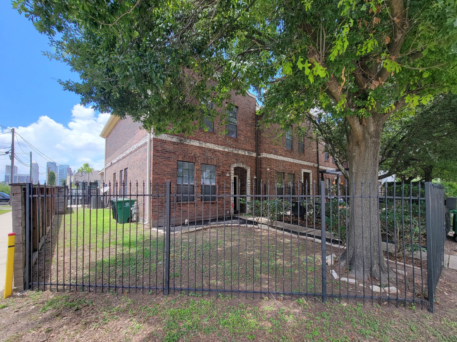 3 Bed Townhome in 77003 Near Minute Maid Park + First-Floor Living property image