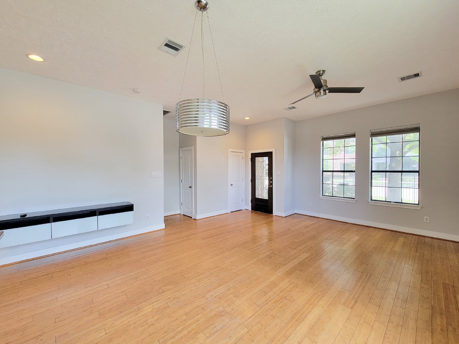 3 Bed Townhome in 77003 Near Minute Maid Park + First-Floor Living property image