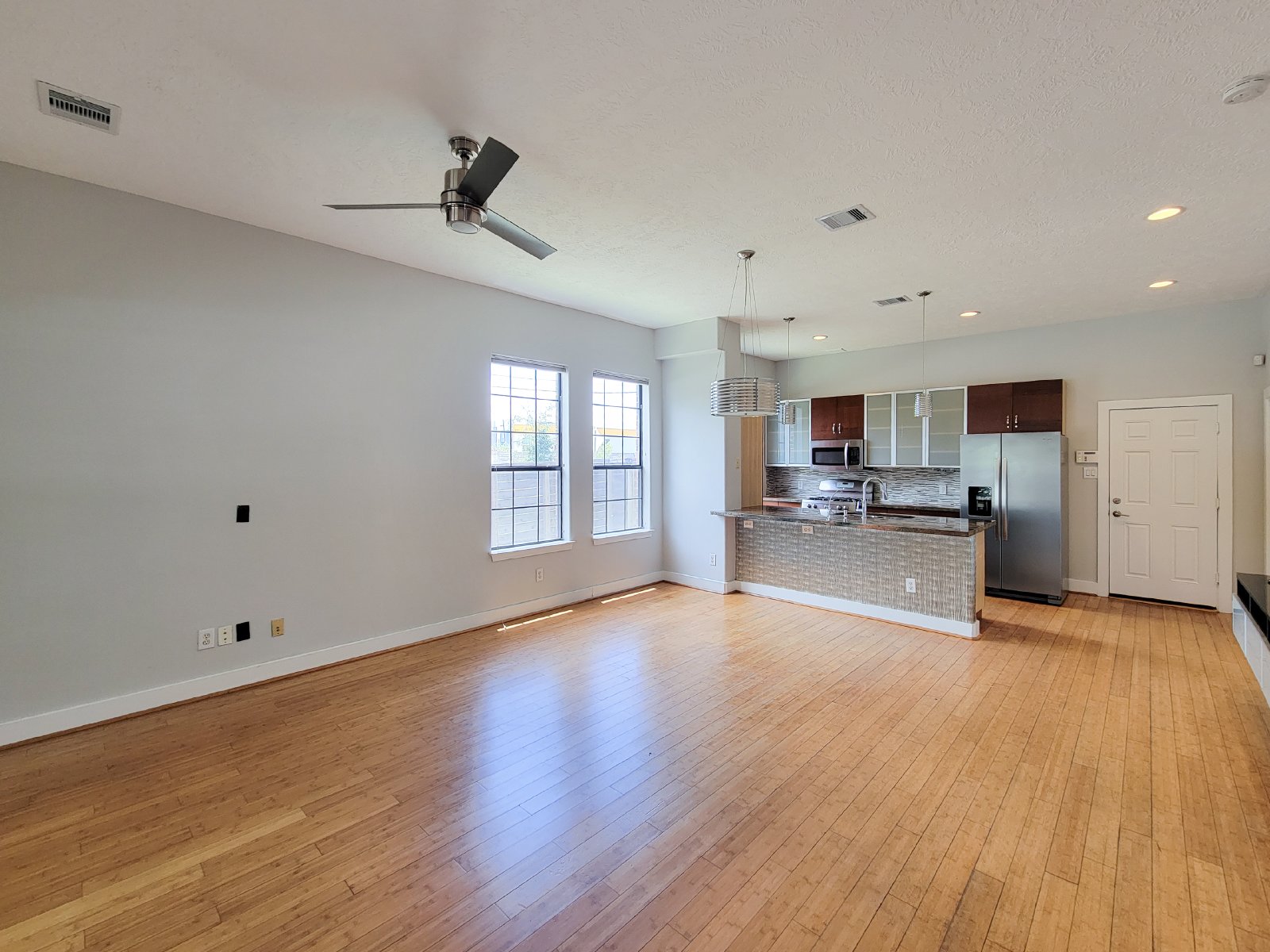 3 Bed Townhome in 77003 Near Minute Maid Park + First-Floor Living property image