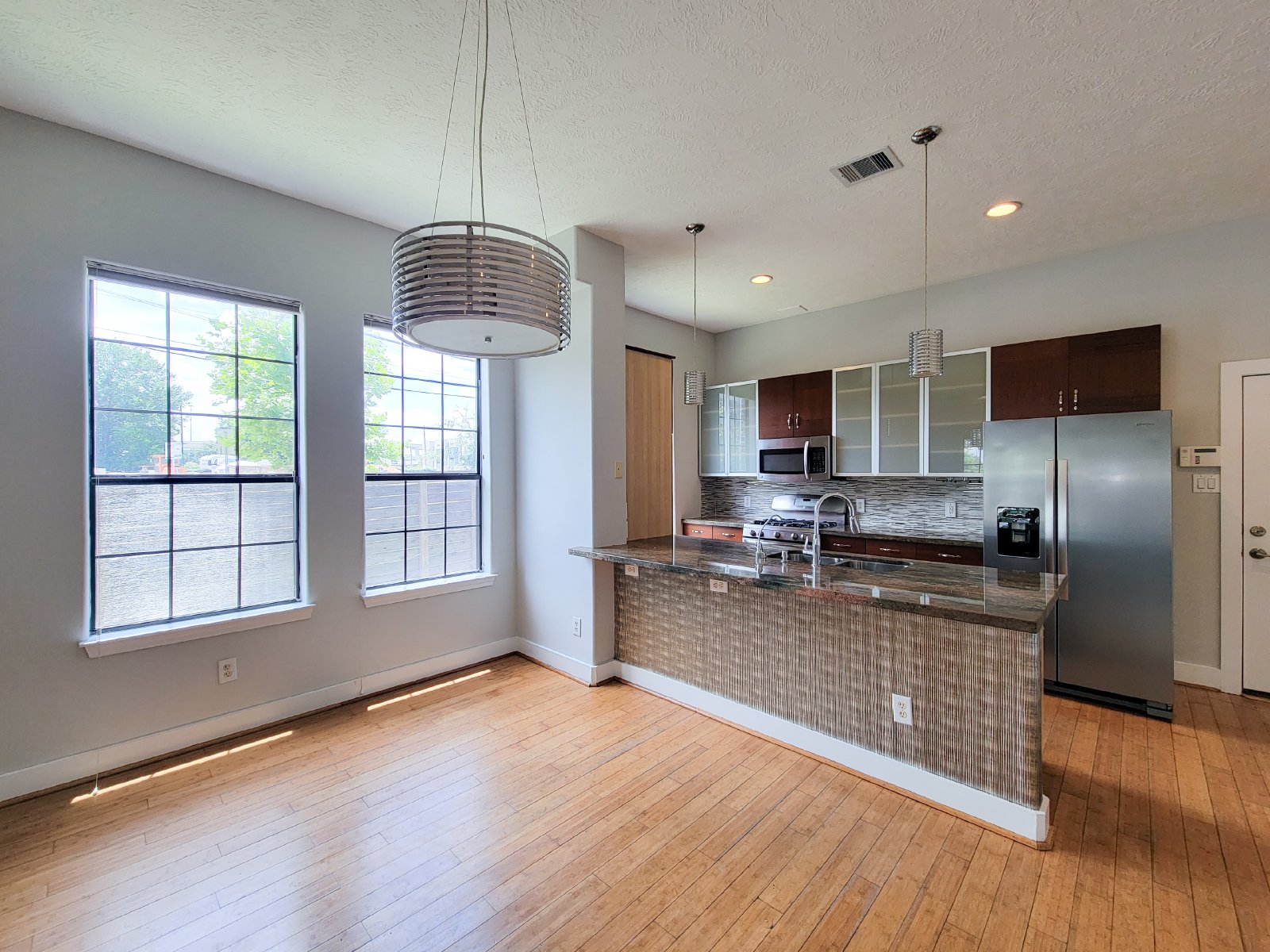 3 Bed Townhome in 77003 Near Minute Maid Park + First-Floor Living property image