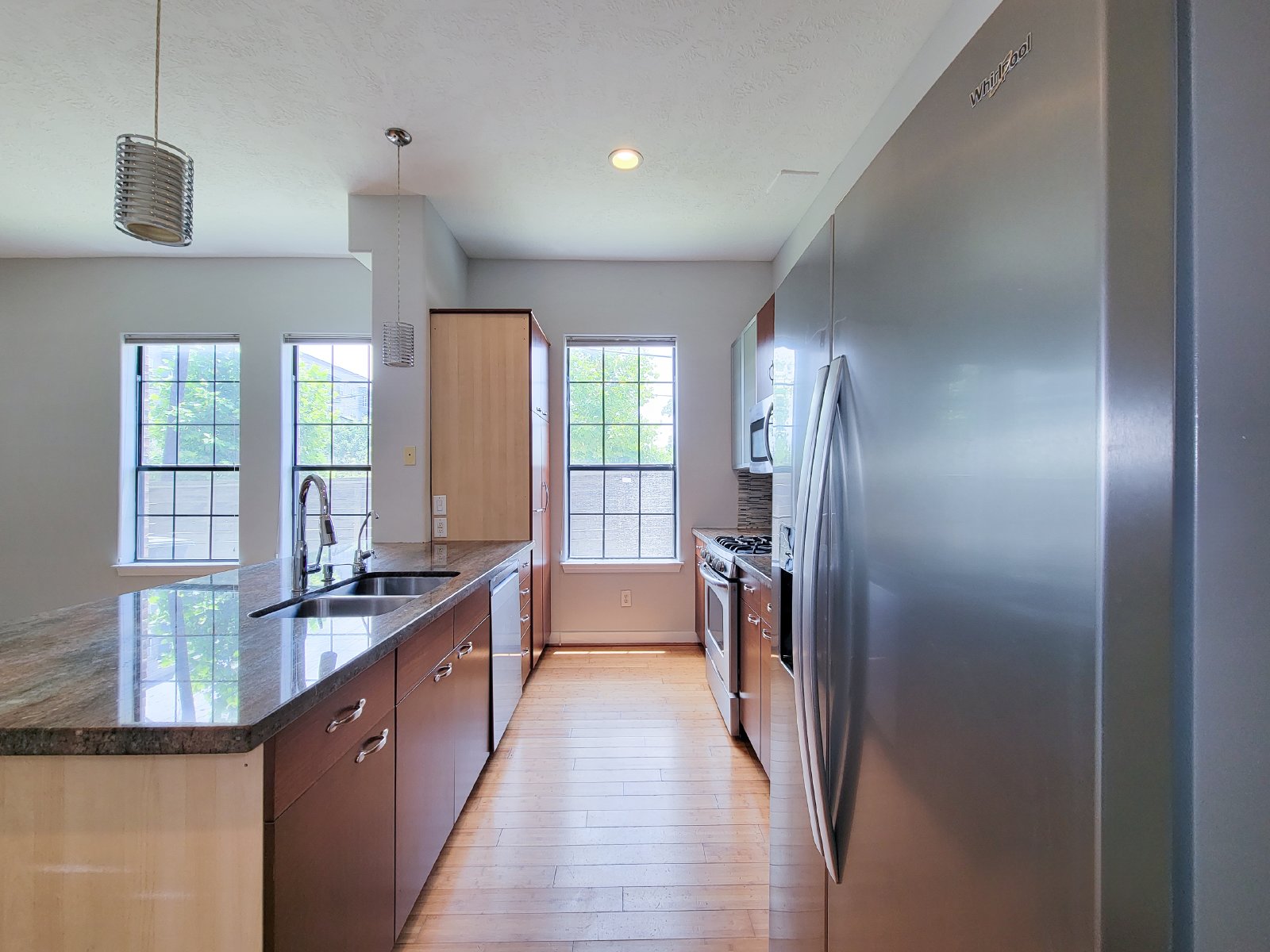 3 Bed Townhome in 77003 Near Minute Maid Park + First-Floor Living property image