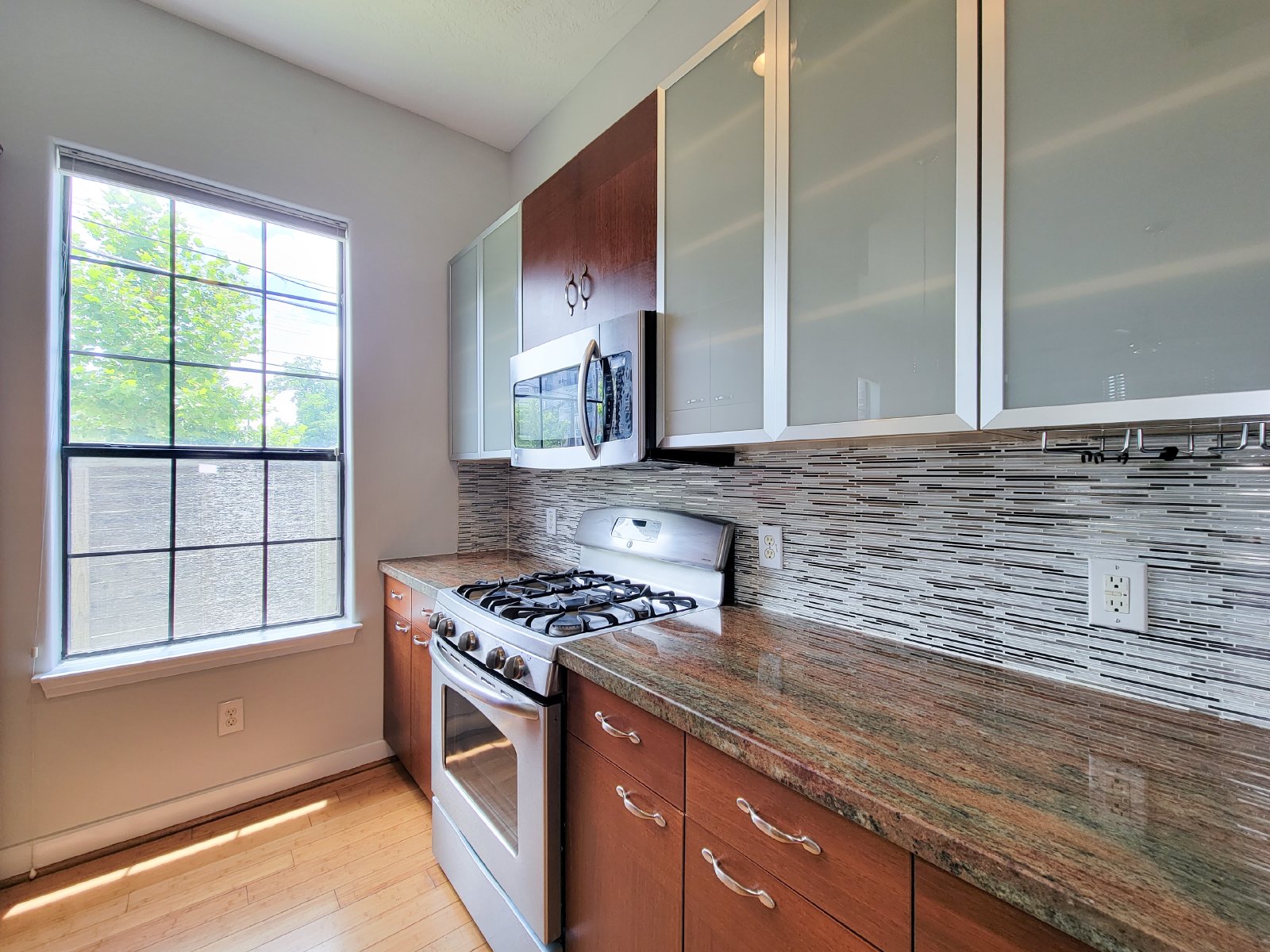 3 Bed Townhome in 77003 Near Minute Maid Park + First-Floor Living property image