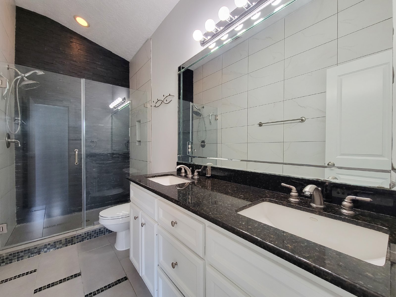 3 Bed Townhome in 77003 Near Minute Maid Park + First-Floor Living property image