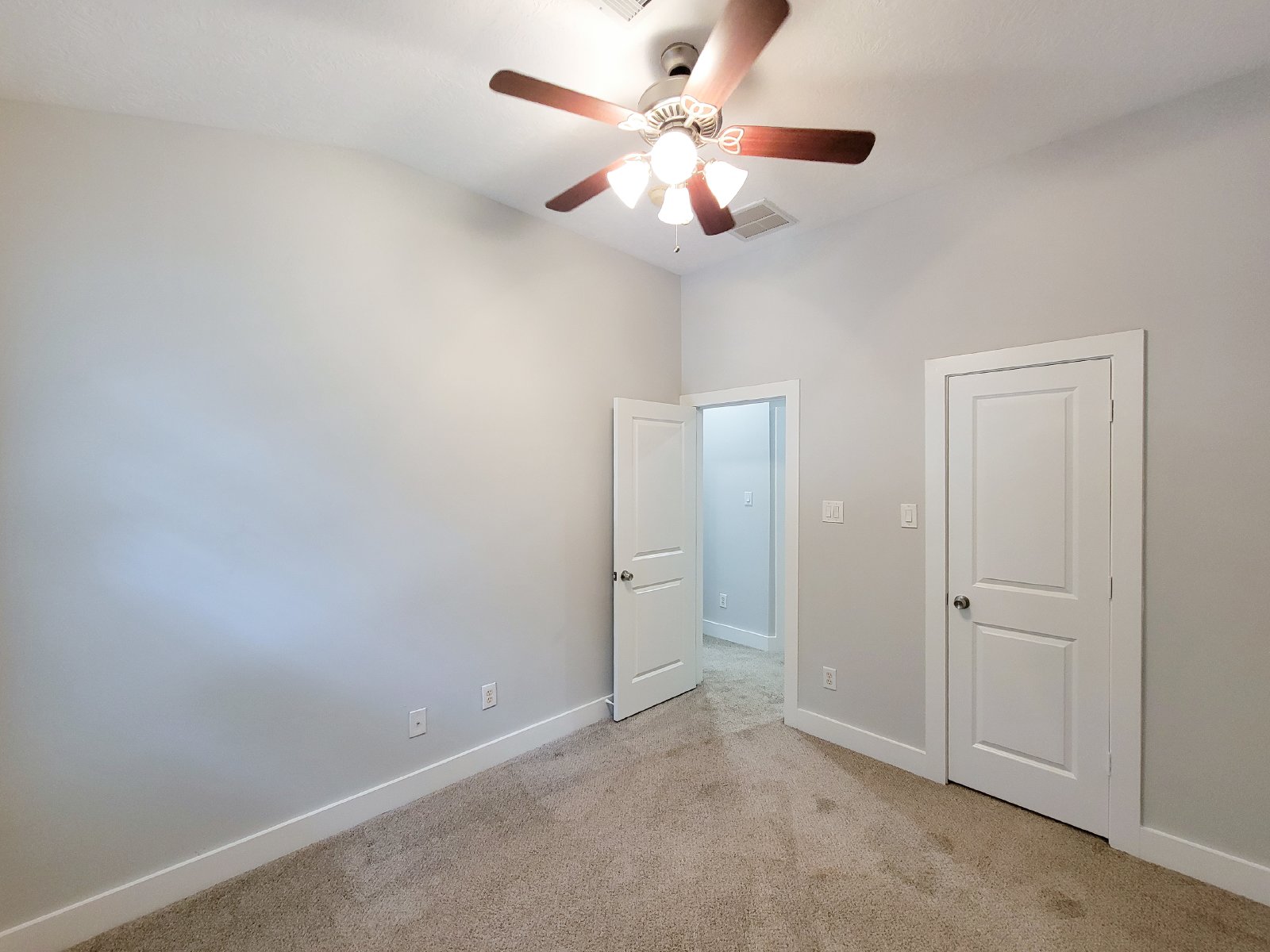 3 Bed Townhome in 77003 Near Minute Maid Park + First-Floor Living property image
