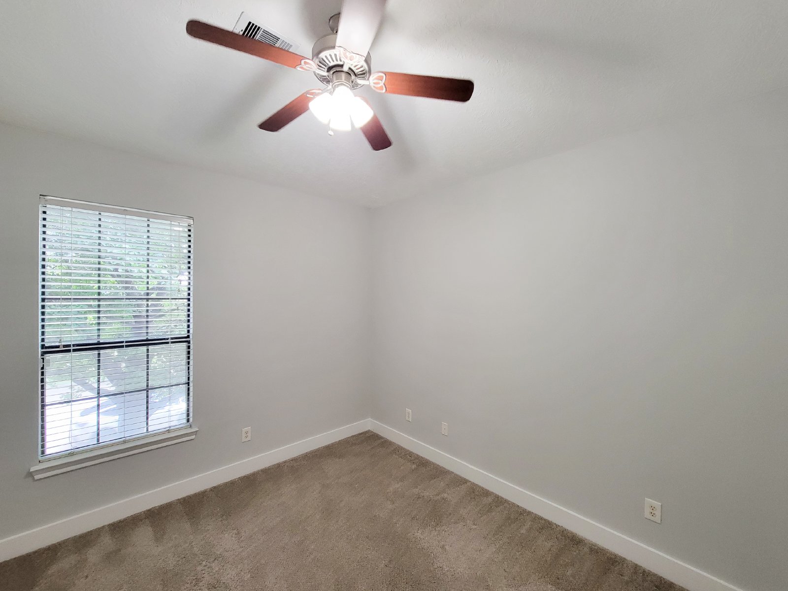 3 Bed Townhome in 77003 Near Minute Maid Park + First-Floor Living property image