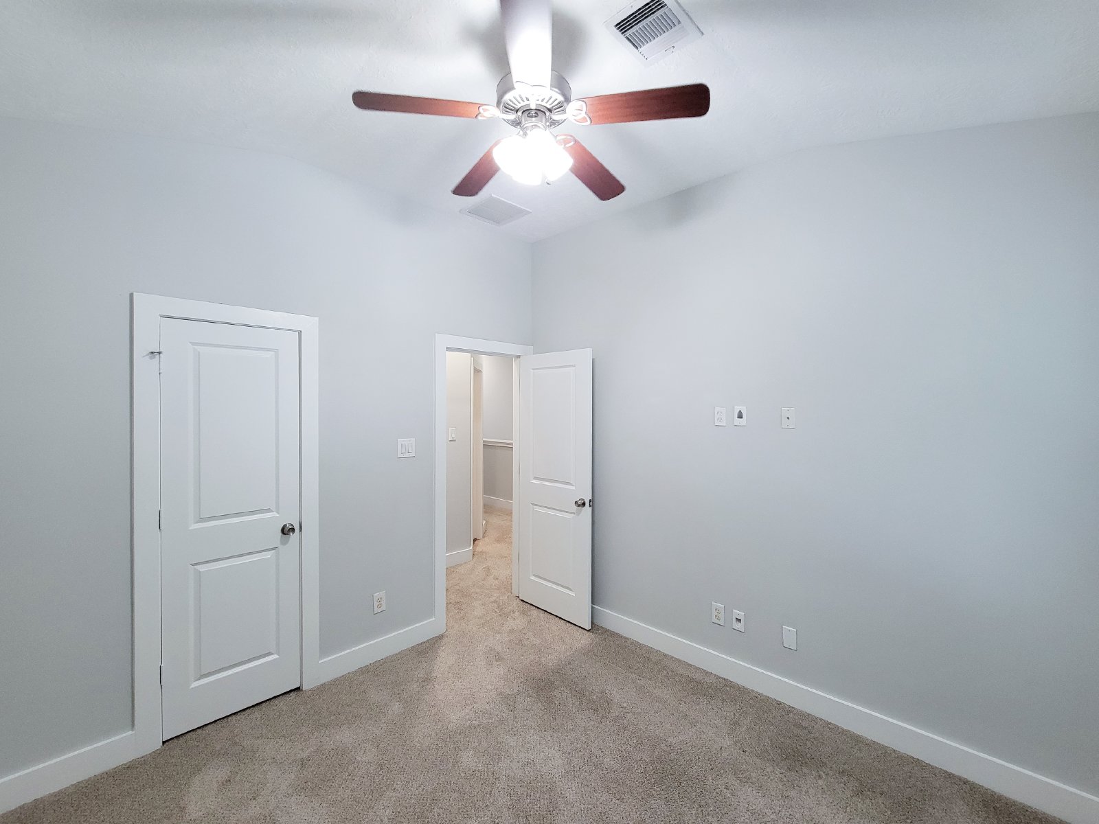 3 Bed Townhome in 77003 Near Minute Maid Park + First-Floor Living property image