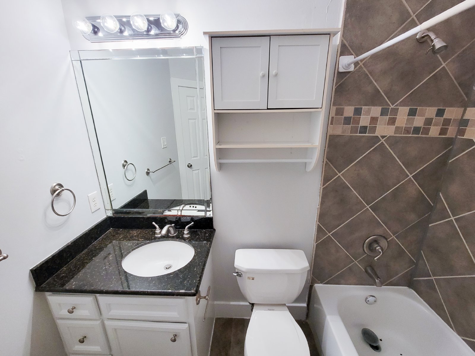 3 Bed Townhome in 77003 Near Minute Maid Park + First-Floor Living property image