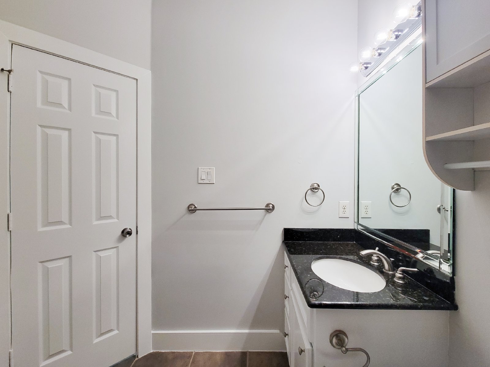 3 Bed Townhome in 77003 Near Minute Maid Park + First-Floor Living property image