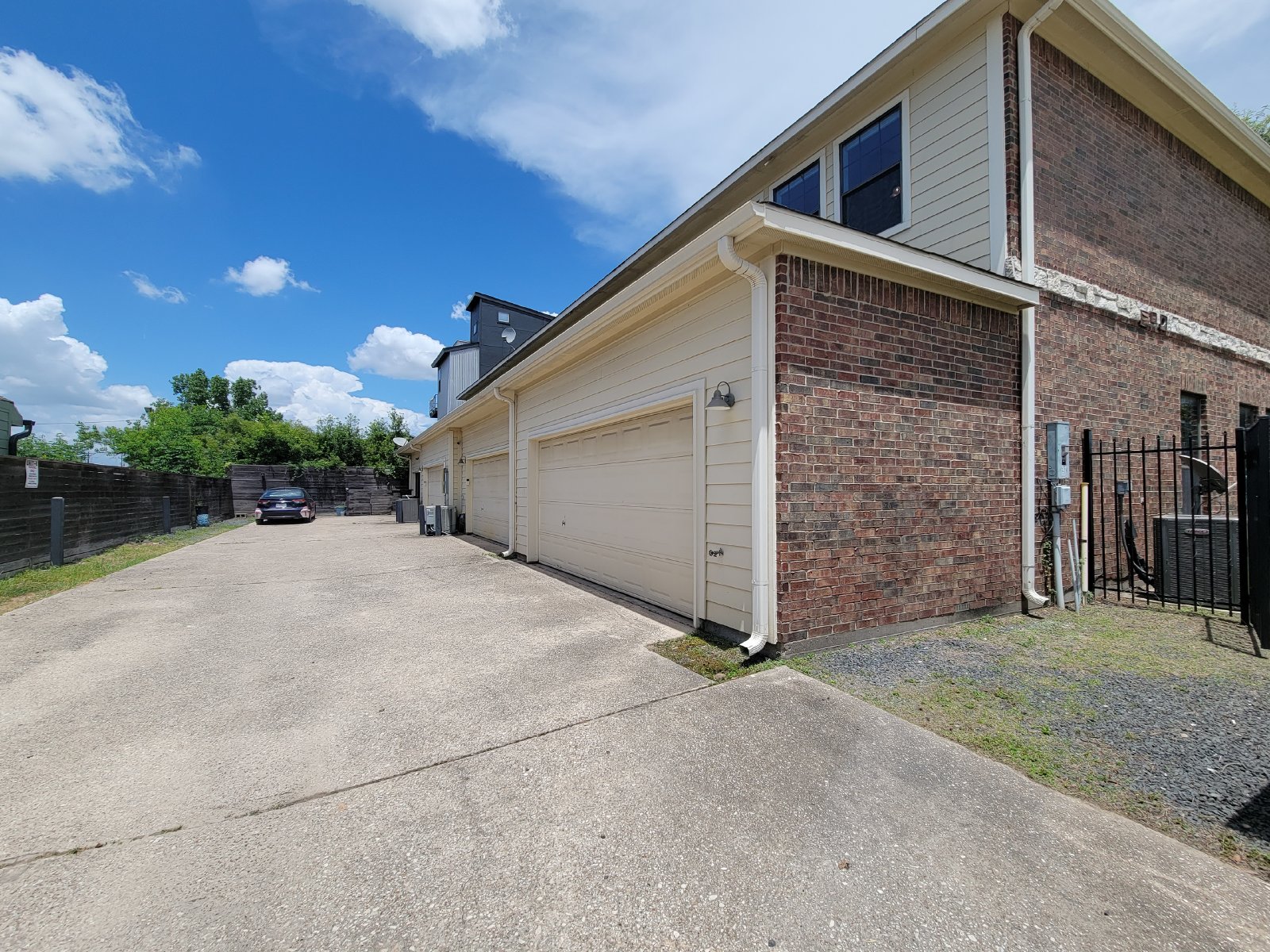 3 Bed Townhome in 77003 Near Minute Maid Park + First-Floor Living property image