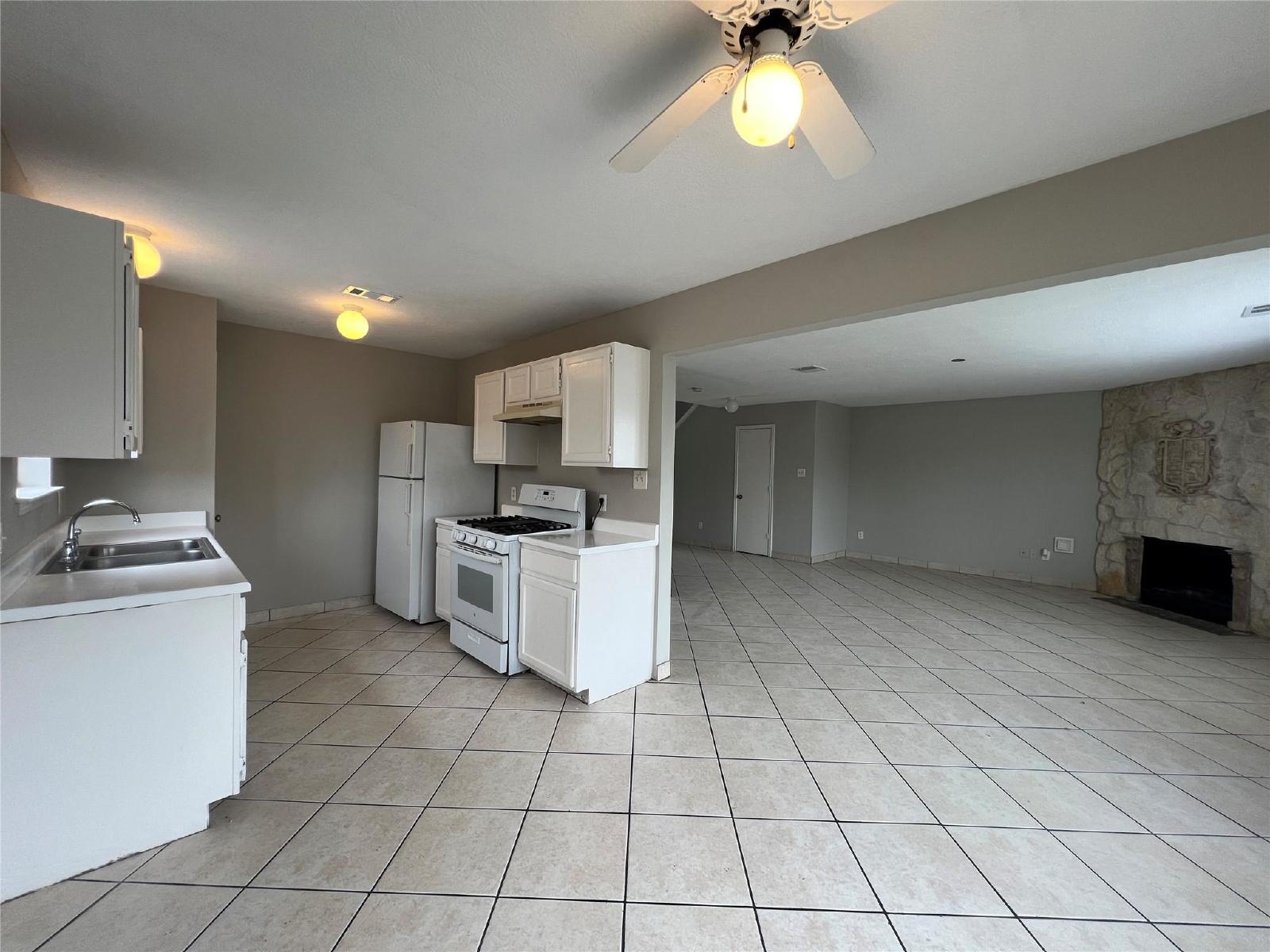 3 Bed Single Family Home in Houston 77088 with 2-Car Garage property image