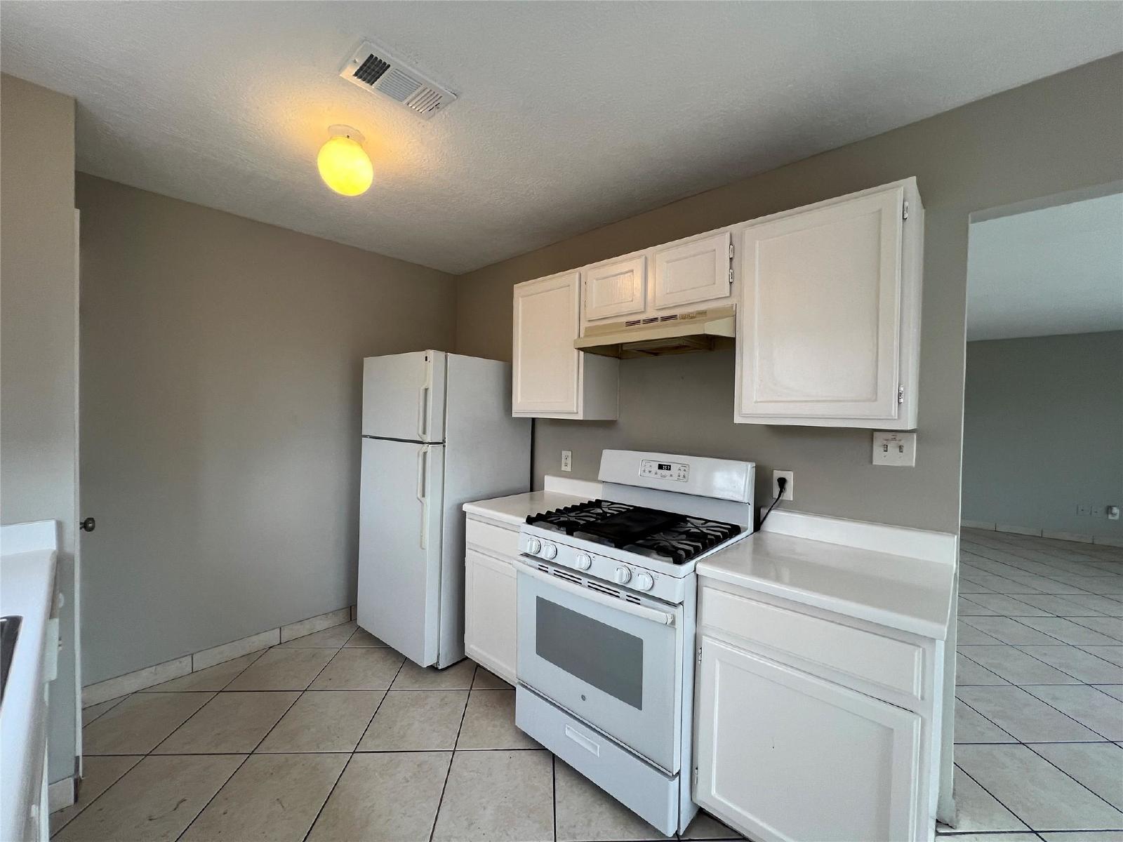 3 Bed Single Family Home in Houston 77088 with 2-Car Garage property image