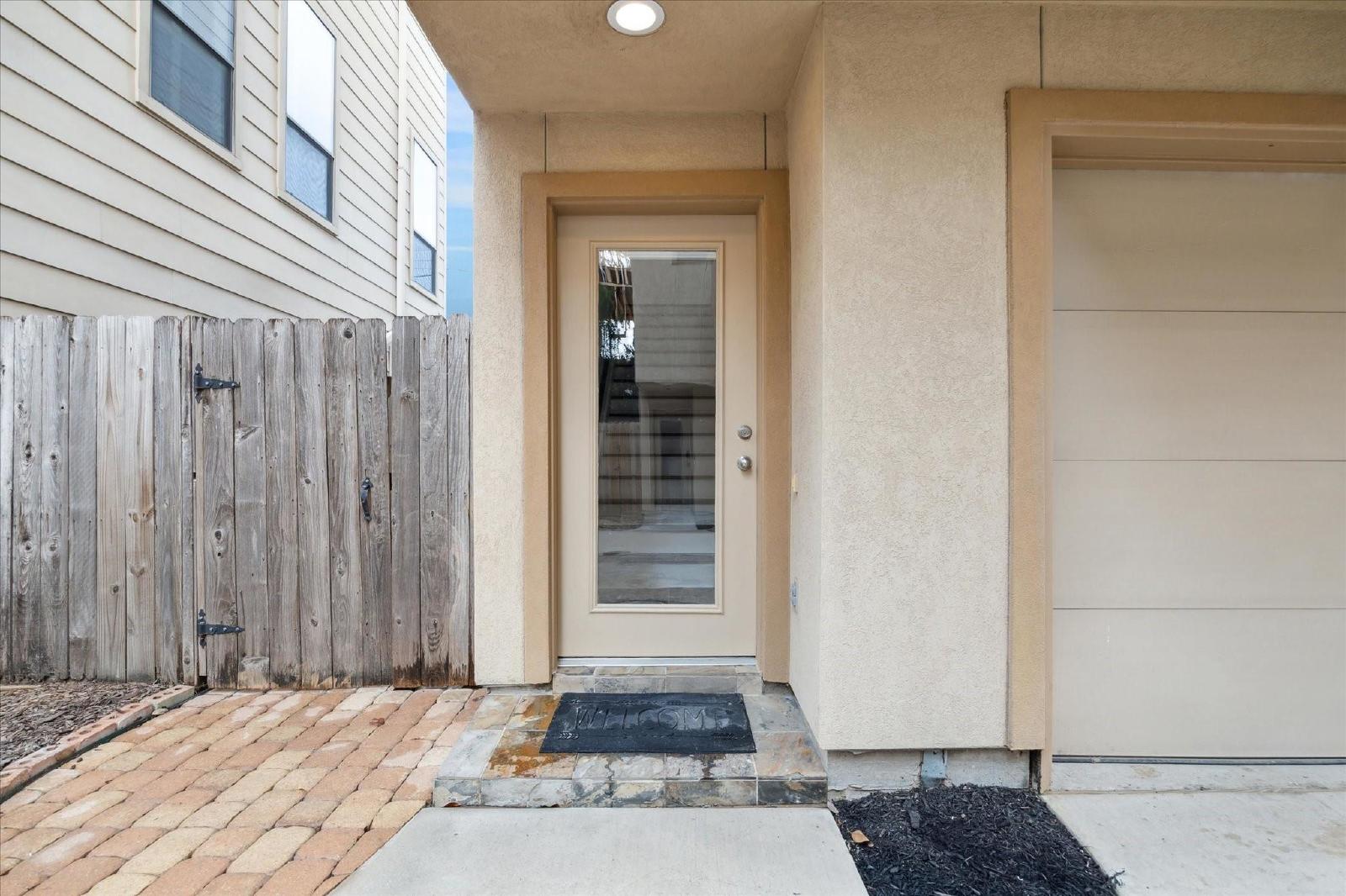 3 Bed Home for Rent in Greater Heights 77008 | 2-Car Garage + Private Backyard property image