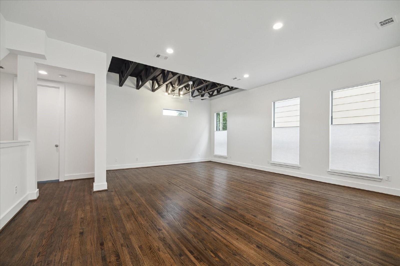 3 Bed Home for Rent in Greater Heights 77008 | 2-Car Garage + Private Backyard property image