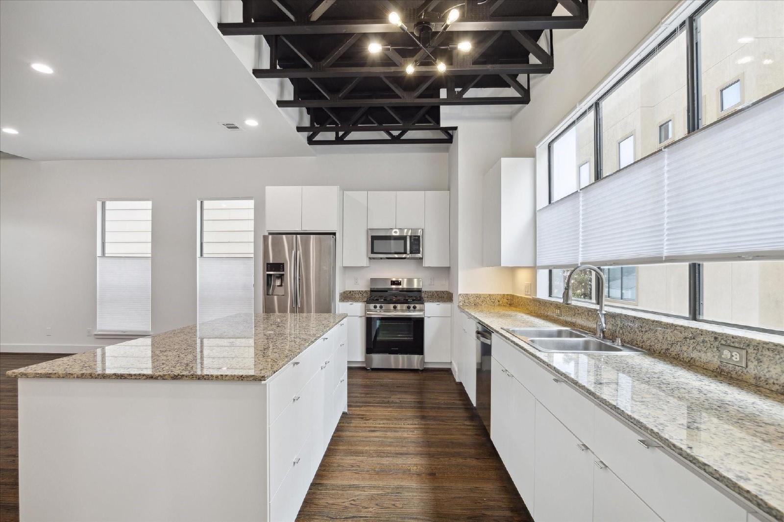 3 Bed Home for Rent in Greater Heights 77008 | 2-Car Garage + Private Backyard property image