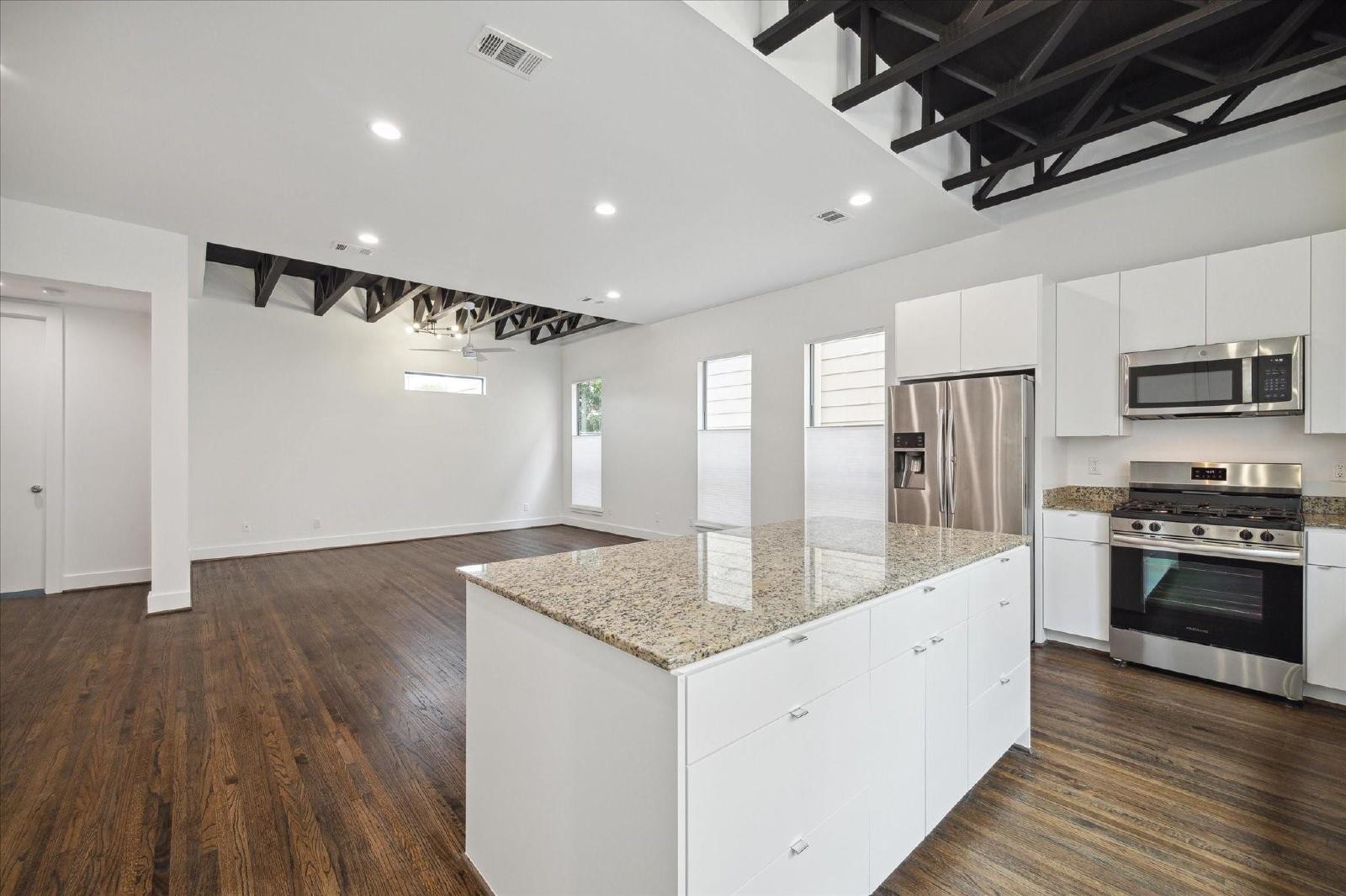 3 Bed Home for Rent in Greater Heights 77008 | 2-Car Garage + Private Backyard property image